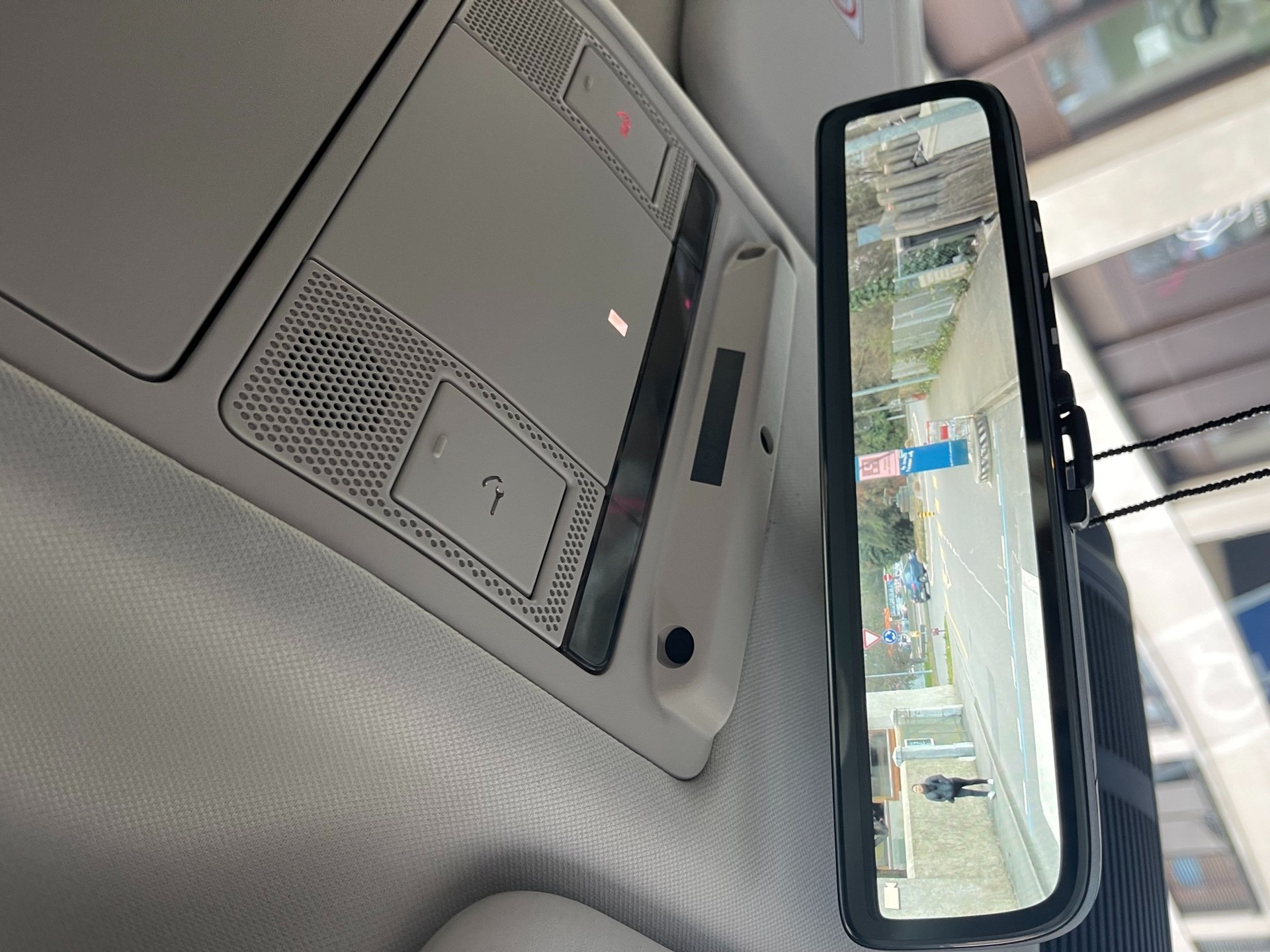 LAND ROVER Defender 110 P400e Si4 PHEV X-Dynamic SE AT8-image-5