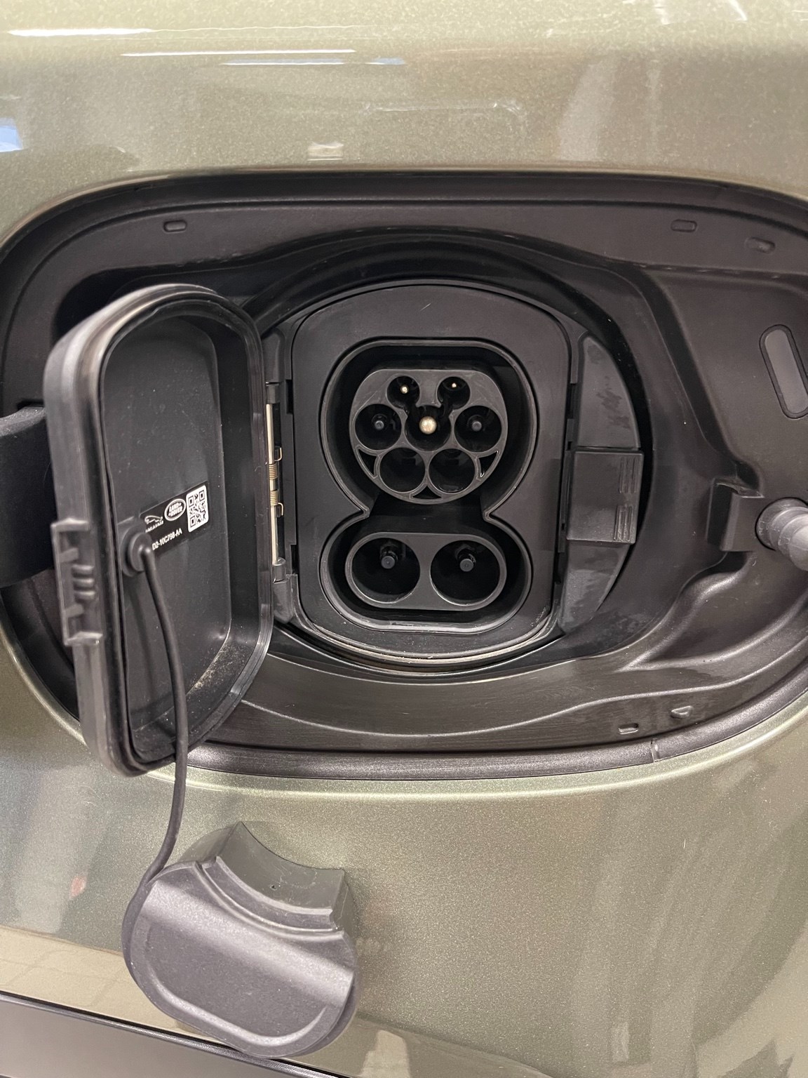 LAND ROVER Defender 110 P400e Si4 PHEV X-Dynamic SE AT8-image-8