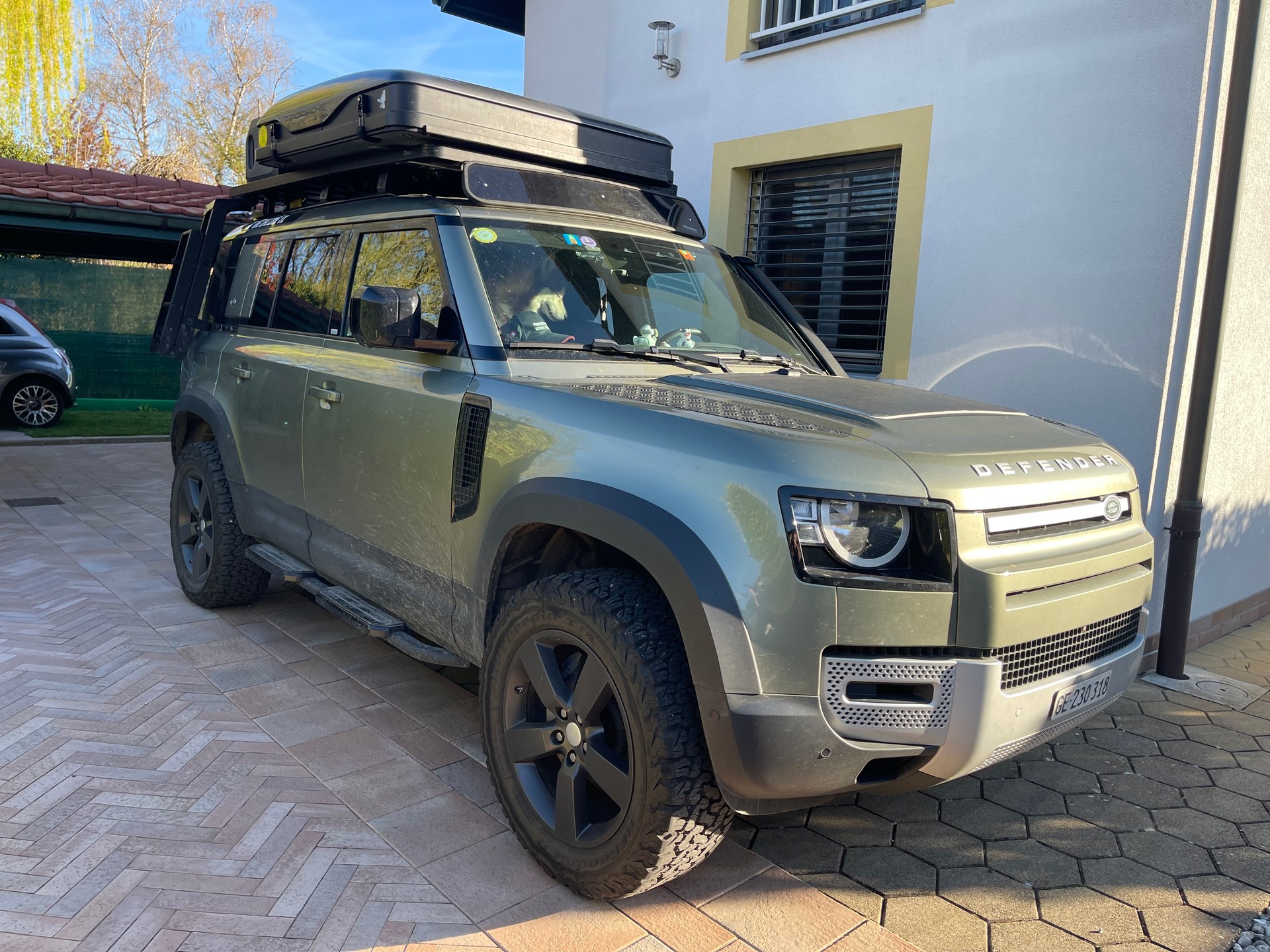 LAND ROVER Defender 110 P400e Si4 PHEV X-Dynamic SE AT8-image-12
