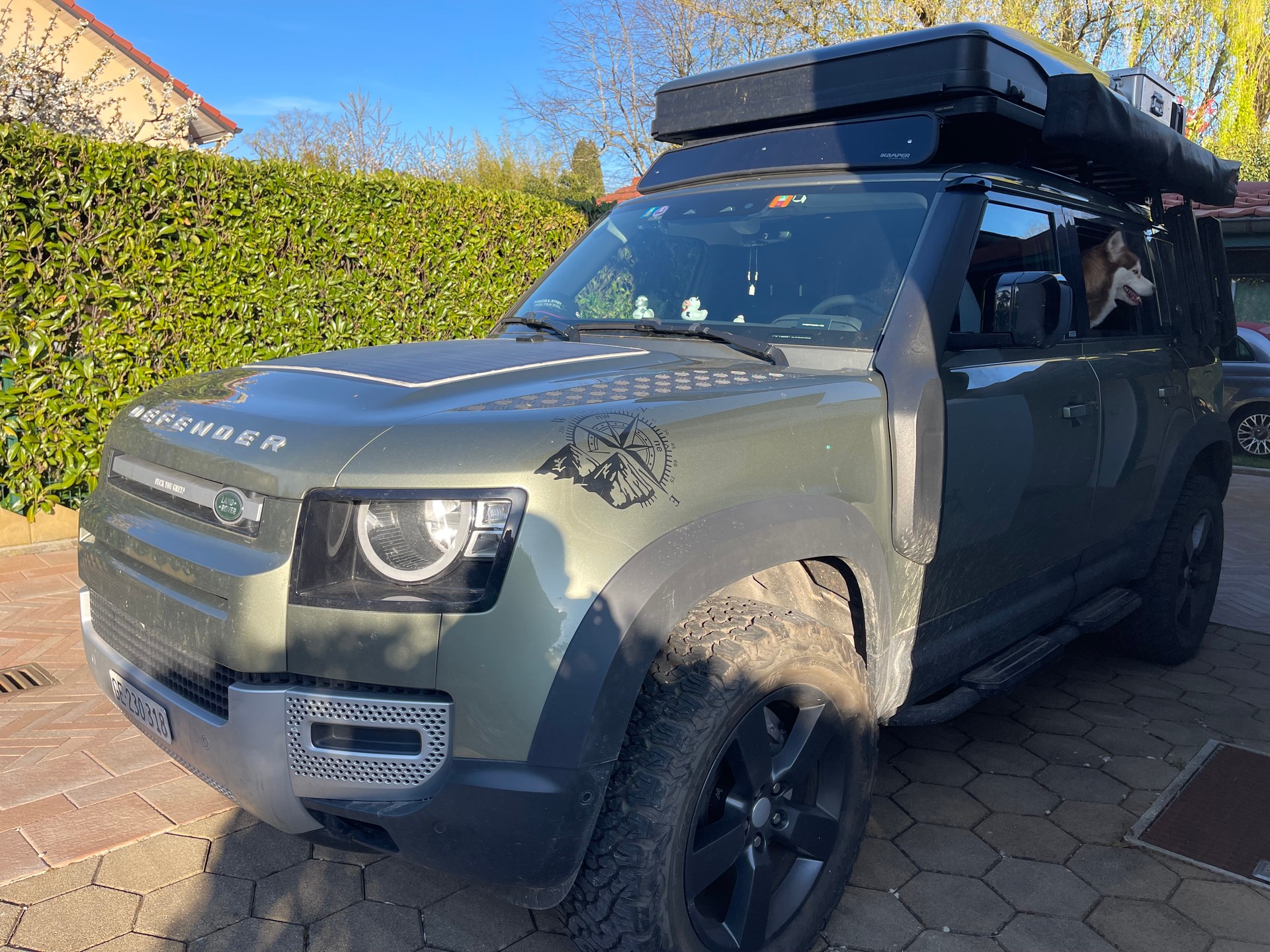 LAND ROVER Defender 110 P400e Si4 PHEV X-Dynamic SE AT8-image-0