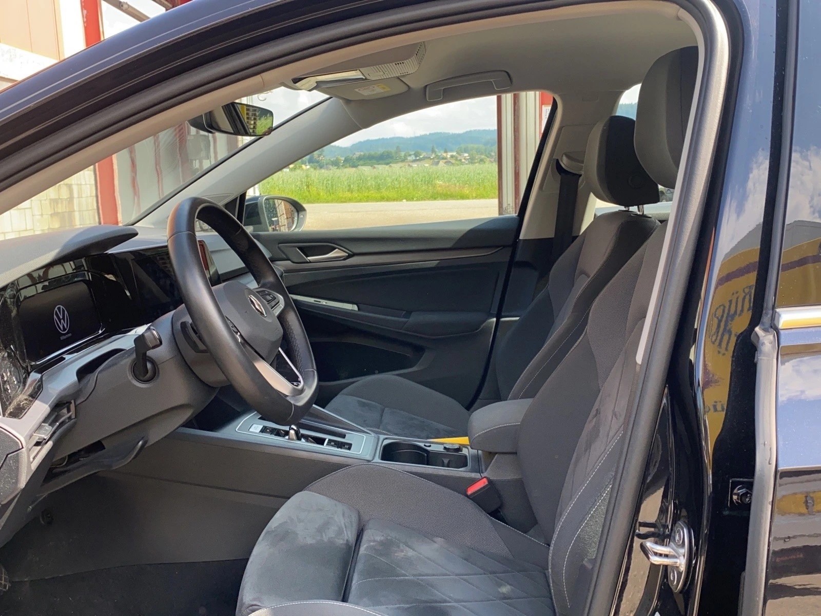 VW Golf 1.5 eTSI mHEV ACT First Edition DSG-image-8