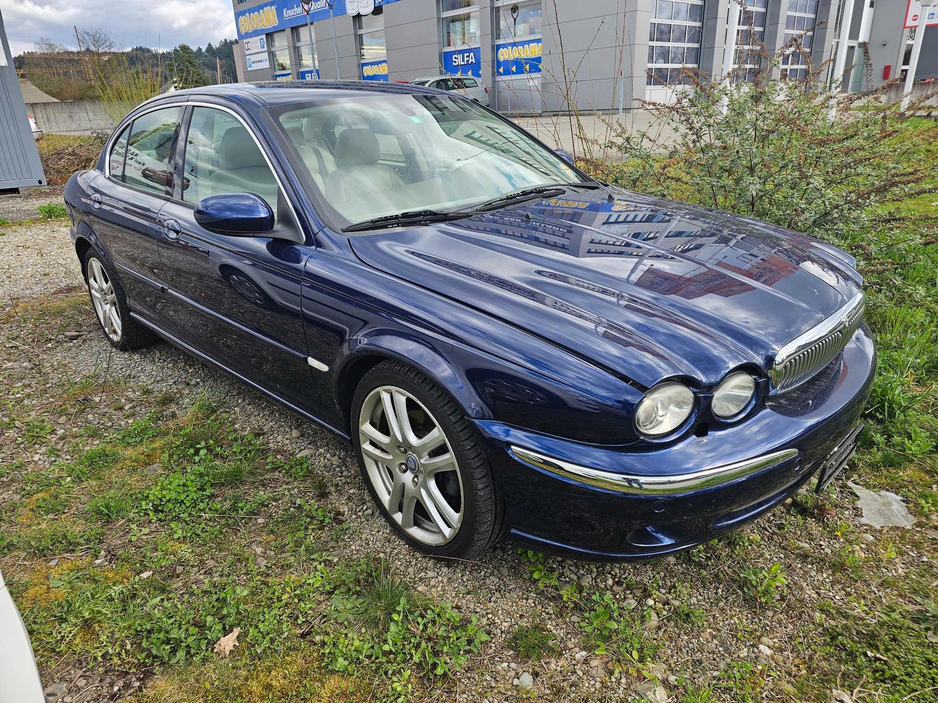 JAGUAR X-Type 3.0 V6 Traction4 Executive-image-2