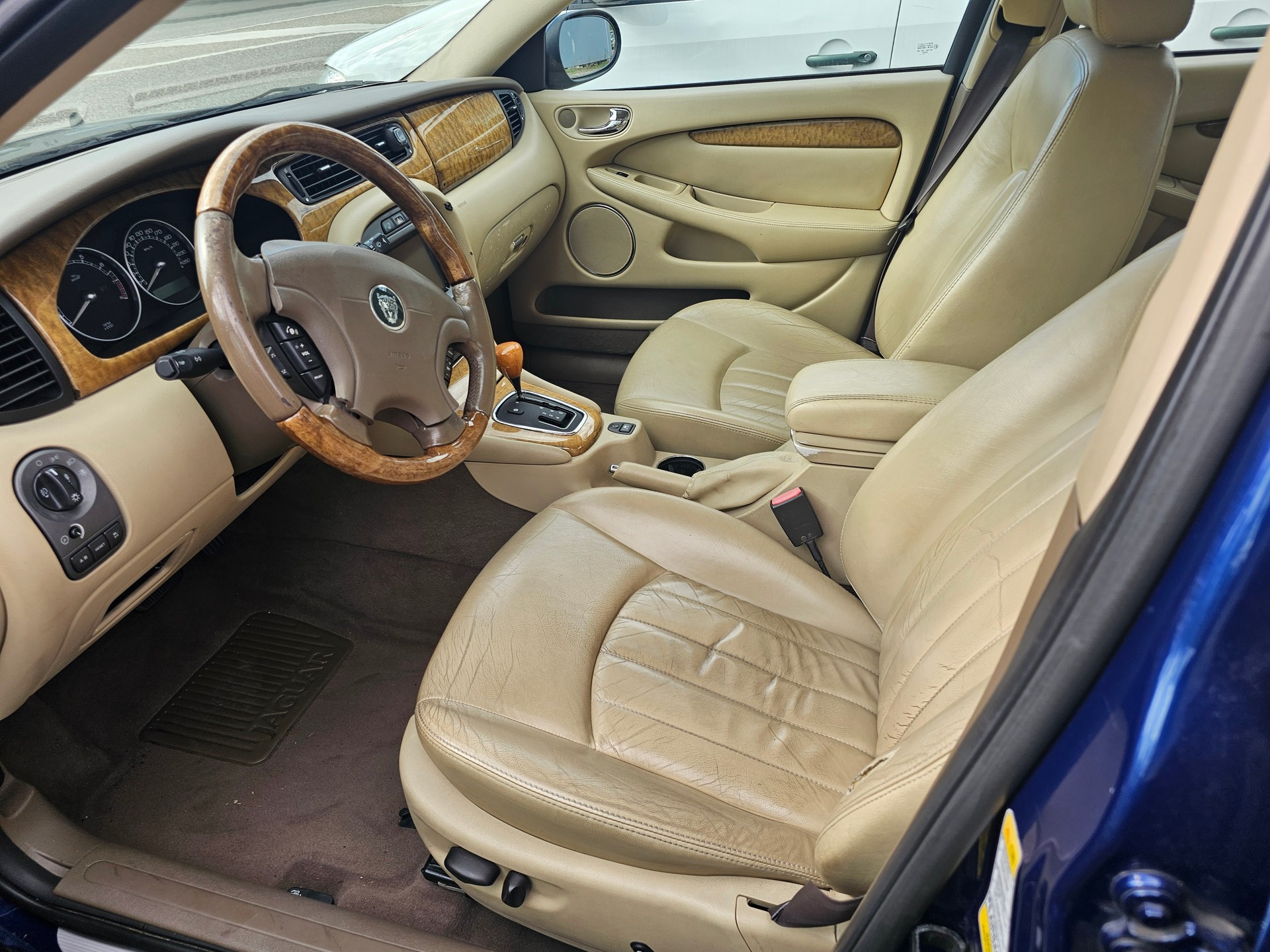 JAGUAR X-Type 3.0 V6 Traction4 Executive-image-8