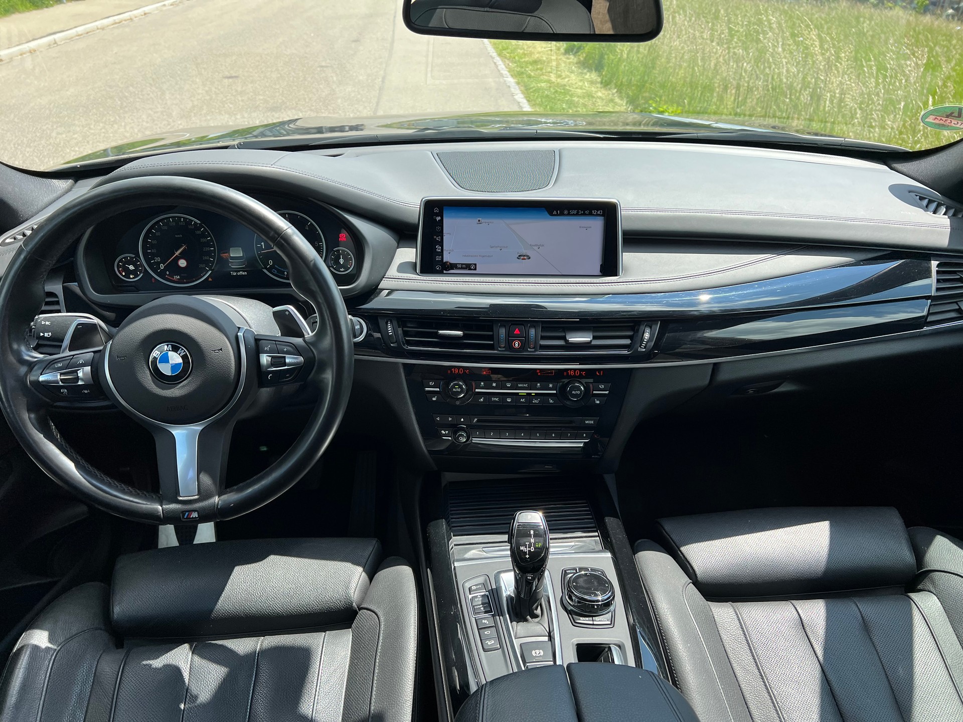 BMW X5 xDrive 40d Steptronic-image-16