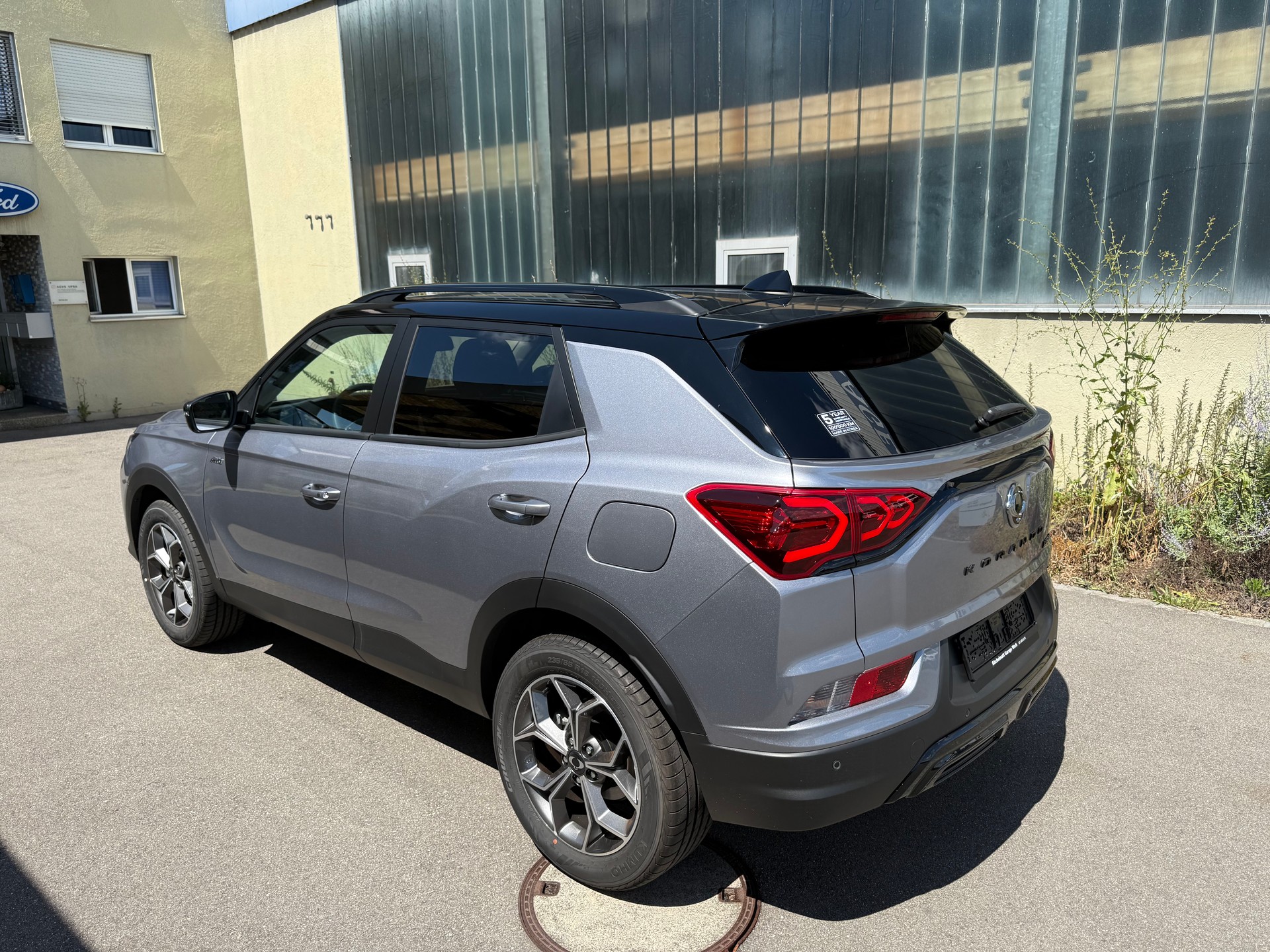 KGM-SsangYong Korando 1.5 T GDI Blackline 4WD Automat-image-2
