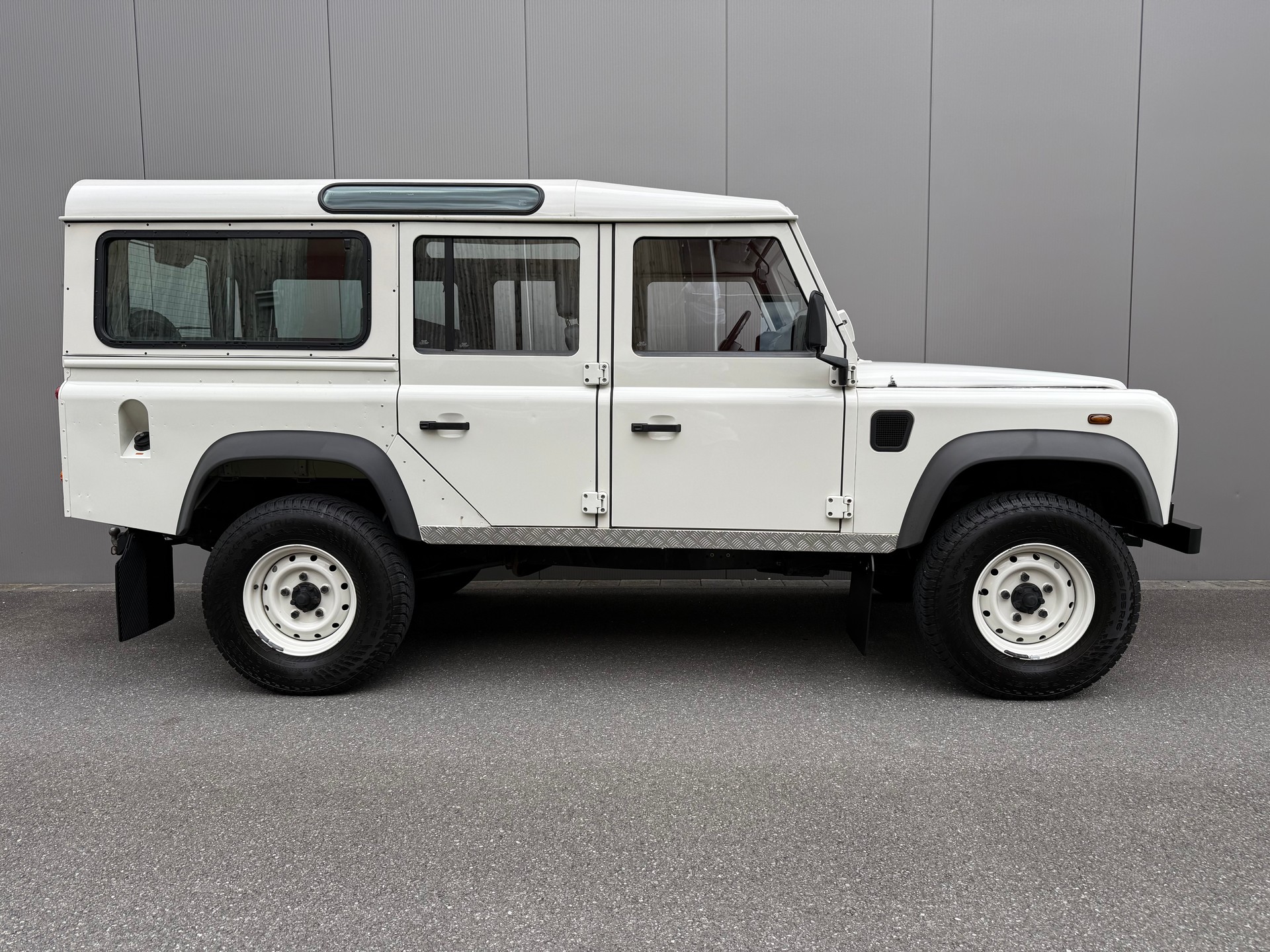 LAND ROVER Defender 110 TD5 3,5T-image-4