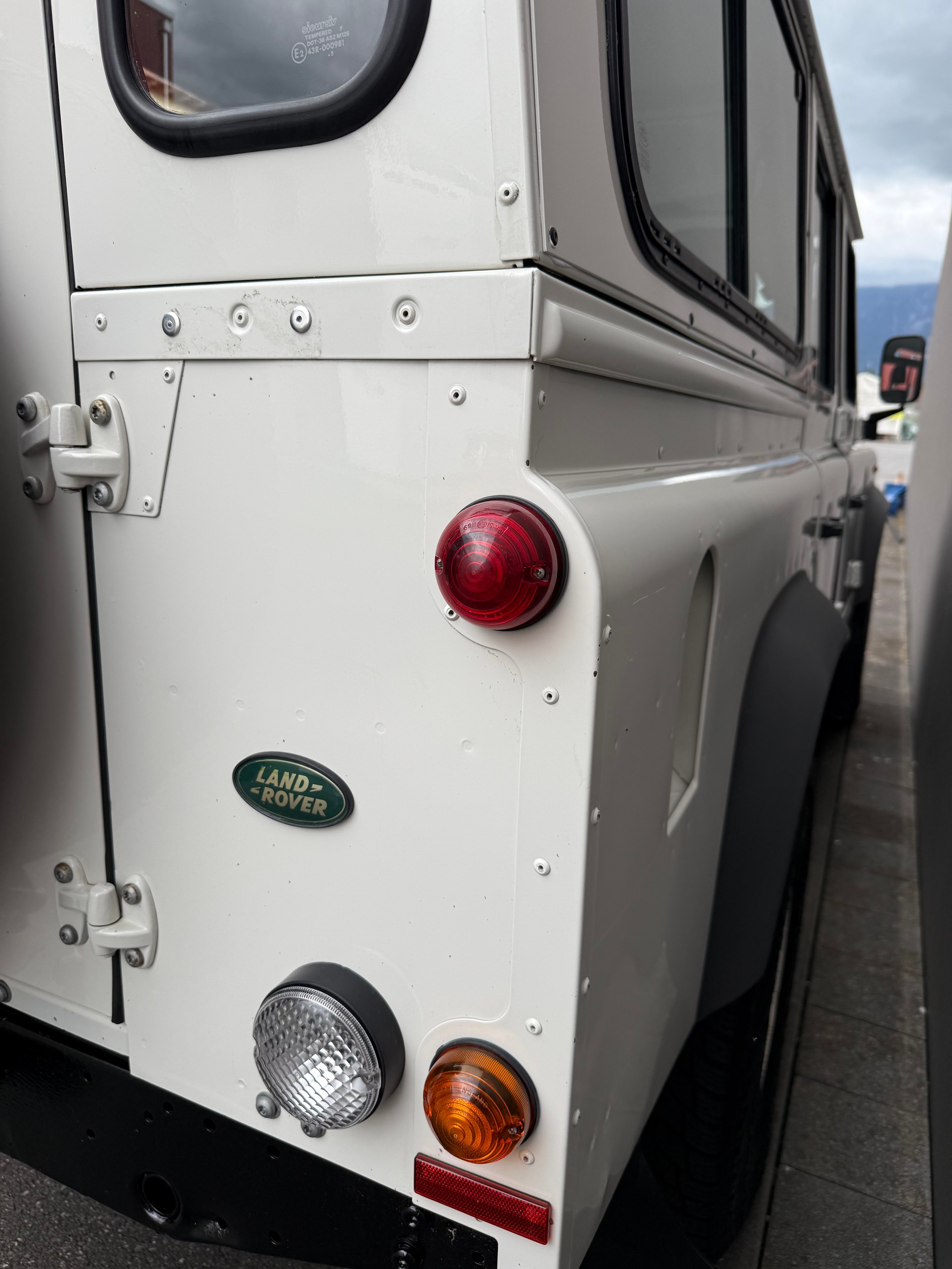 LAND ROVER Defender 110 TD5 3,5T-image-16