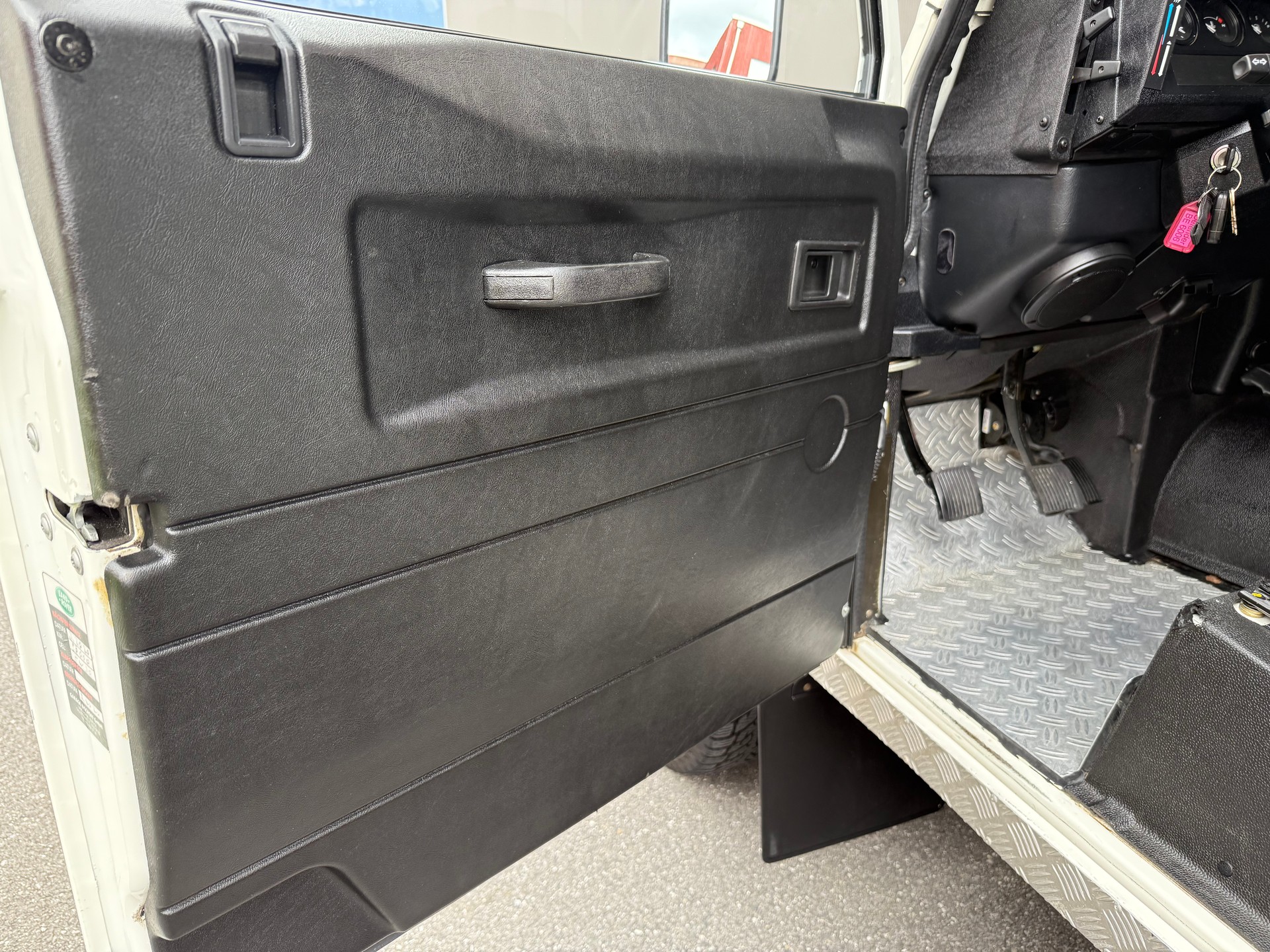 LAND ROVER Defender 110 TD5 3,5T-image-11