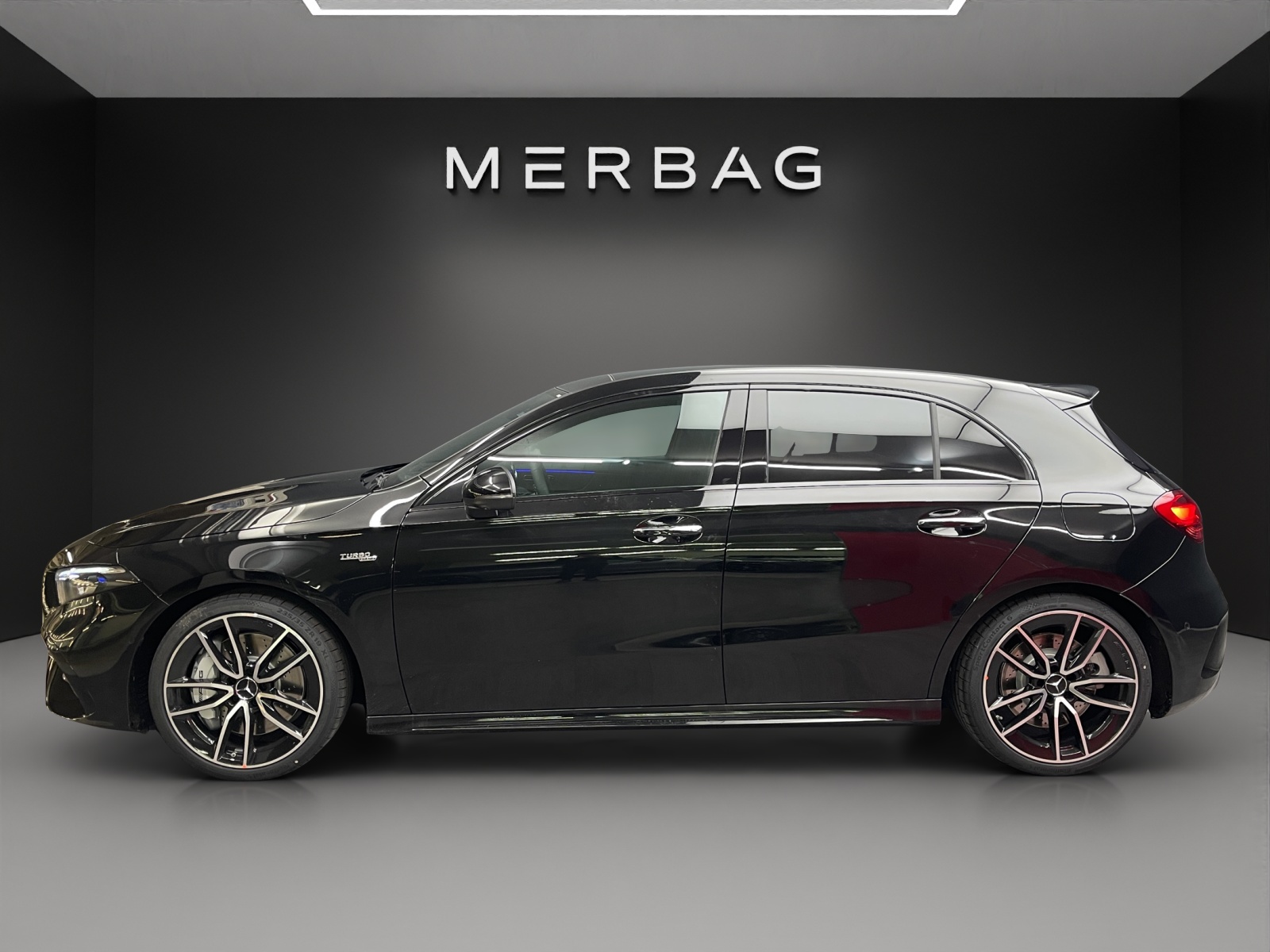 MERCEDES-BENZ A 35 AMG 4matic 8G-DCT-image-2