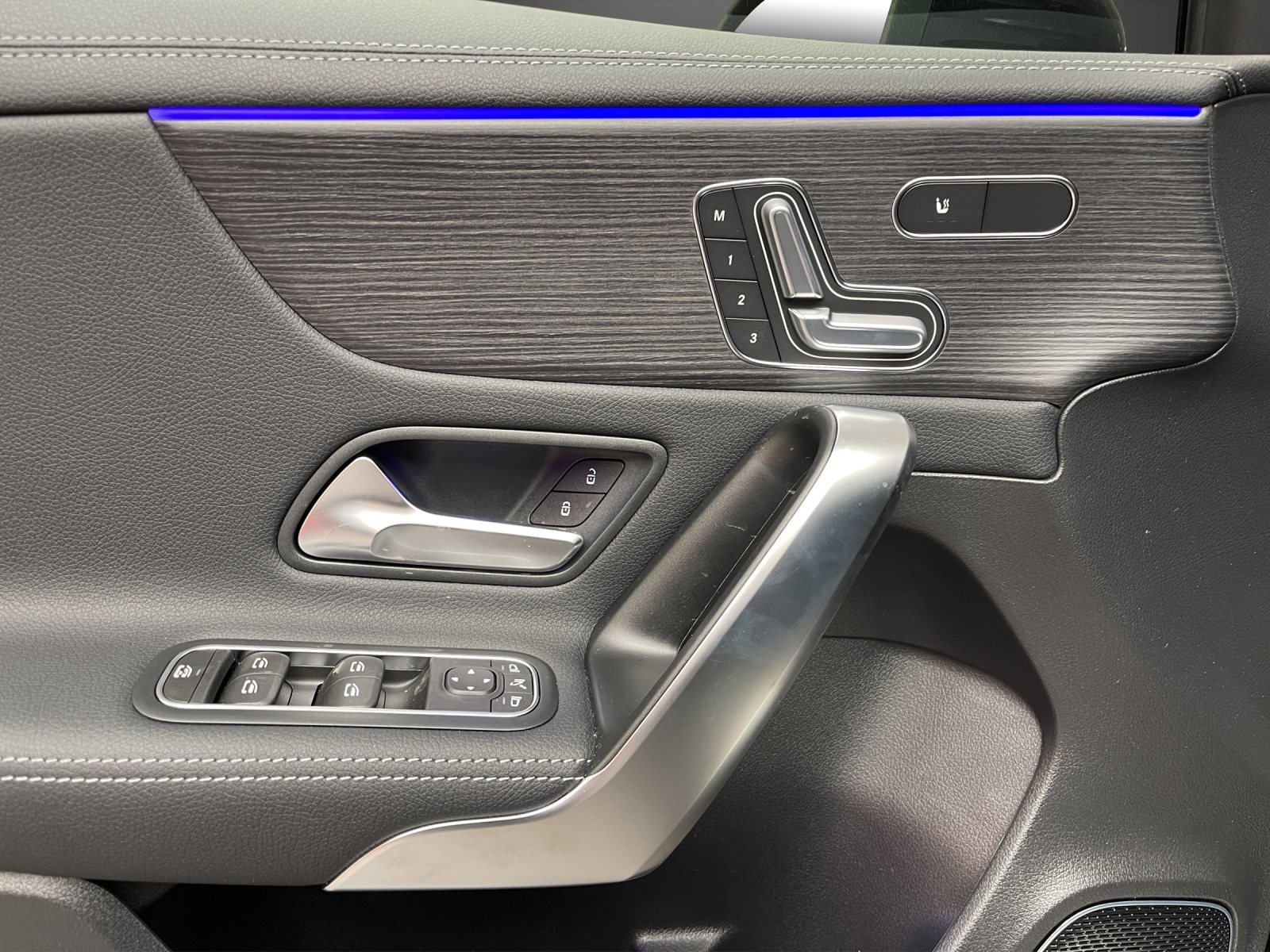 MERCEDES-BENZ A 35 AMG 4matic 8G-DCT-image-11