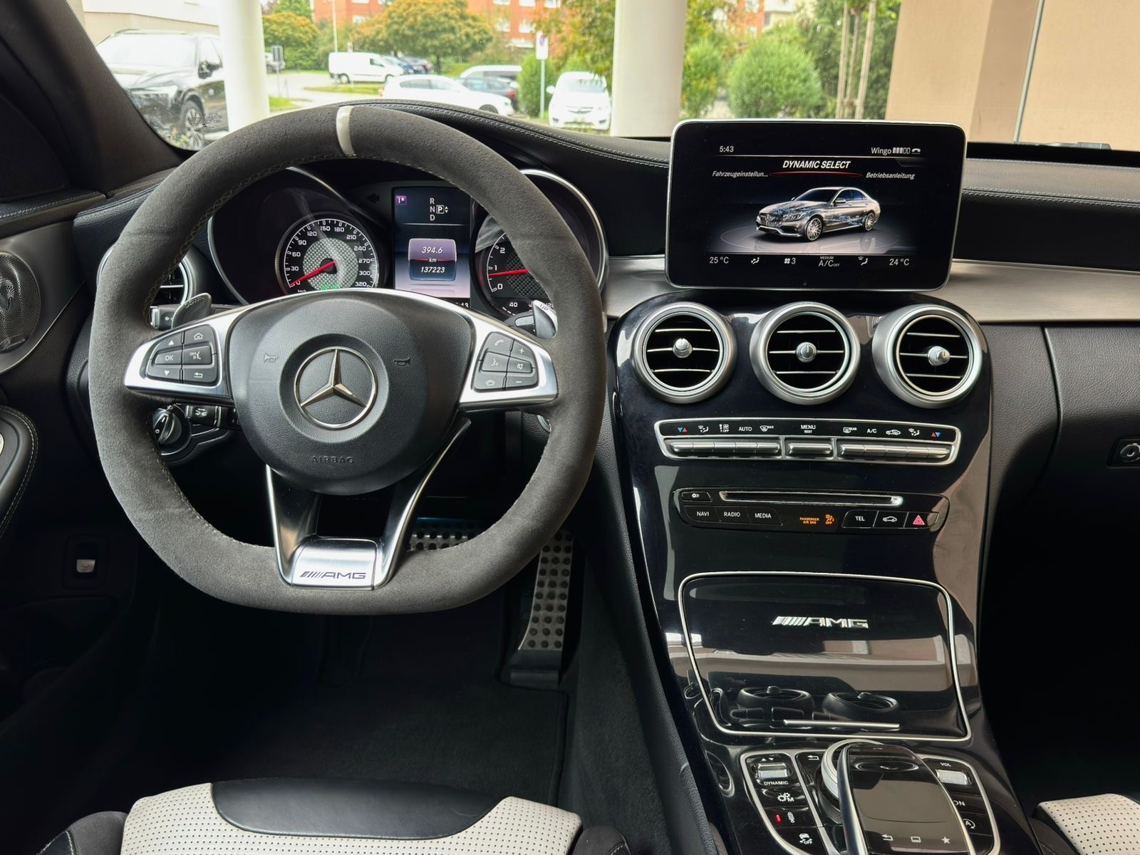 MERCEDES-BENZ C 63 AMG-image-9