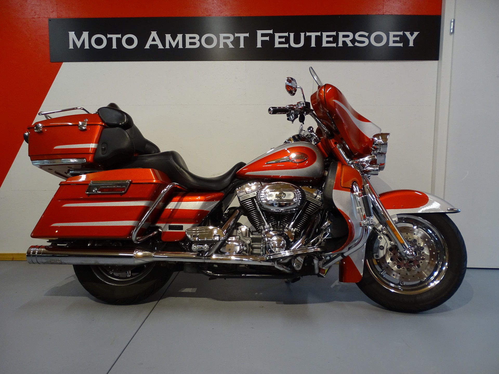 HARLEY-DAVIDSON FLHTCUSE3 Electra Glide CVO