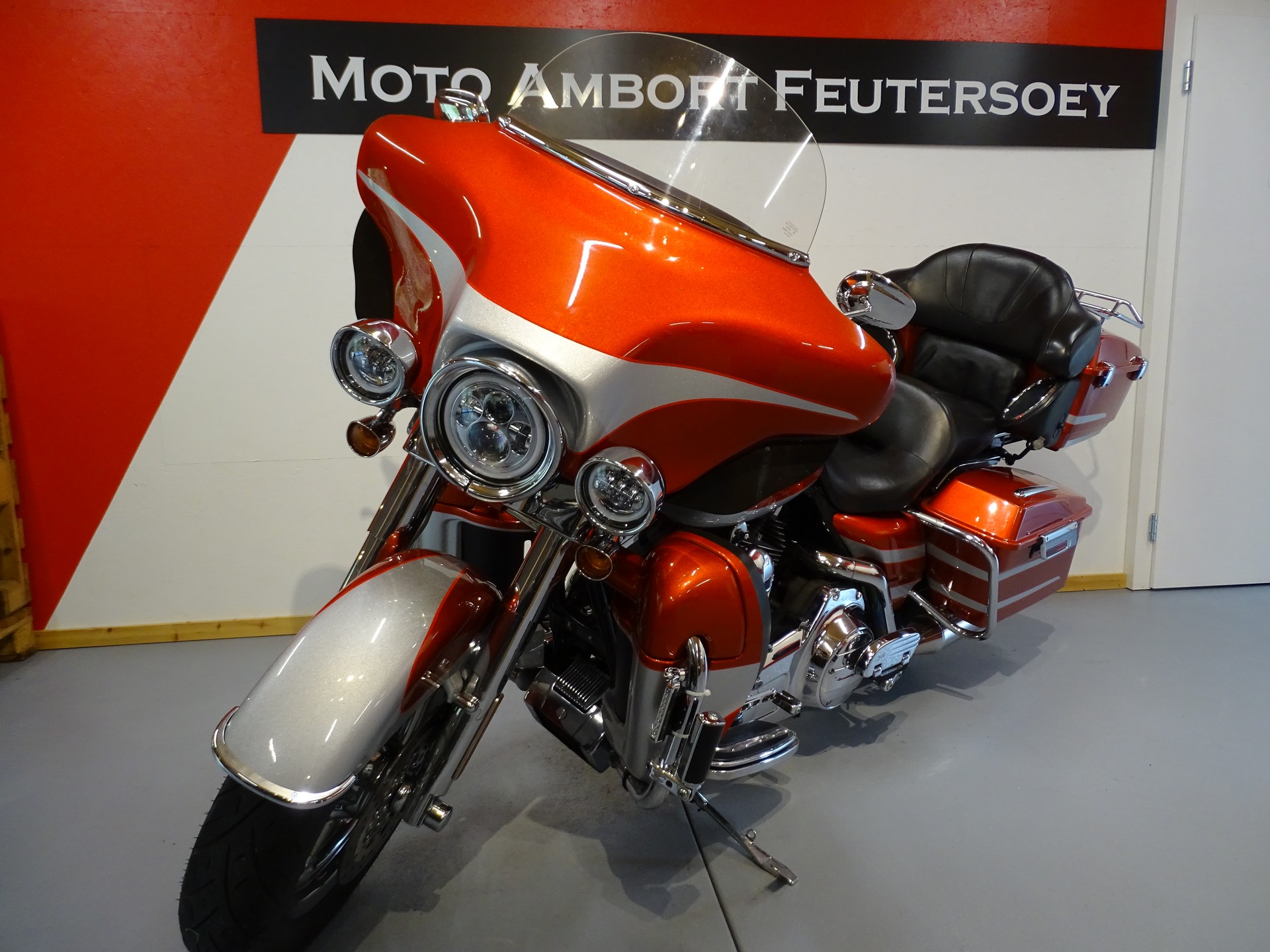 HARLEY-DAVIDSON FLHTCUSE3 Electra Glide CVO-image-2