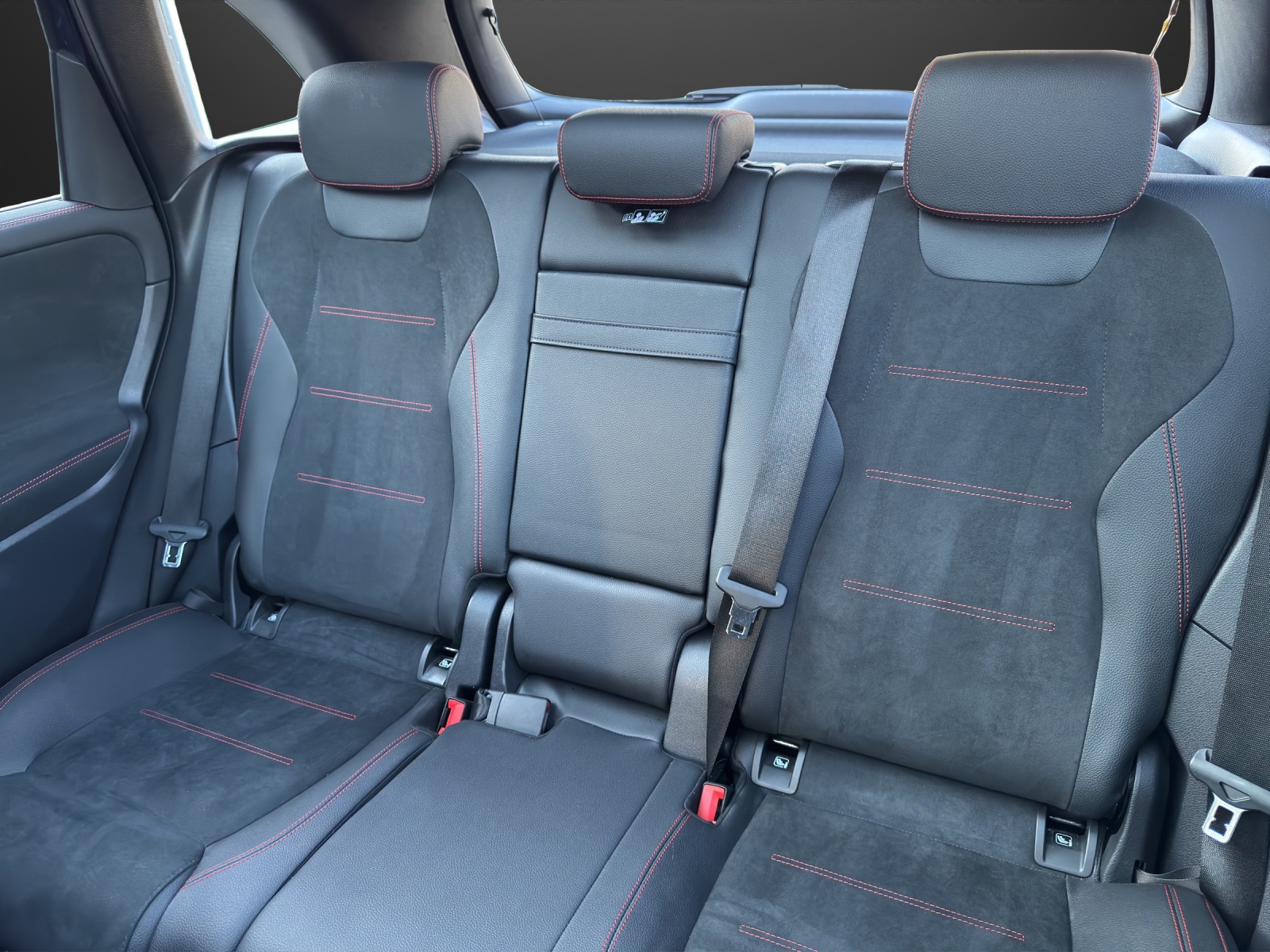 MERCEDES-BENZ B 200 4M AMG Line-image-14