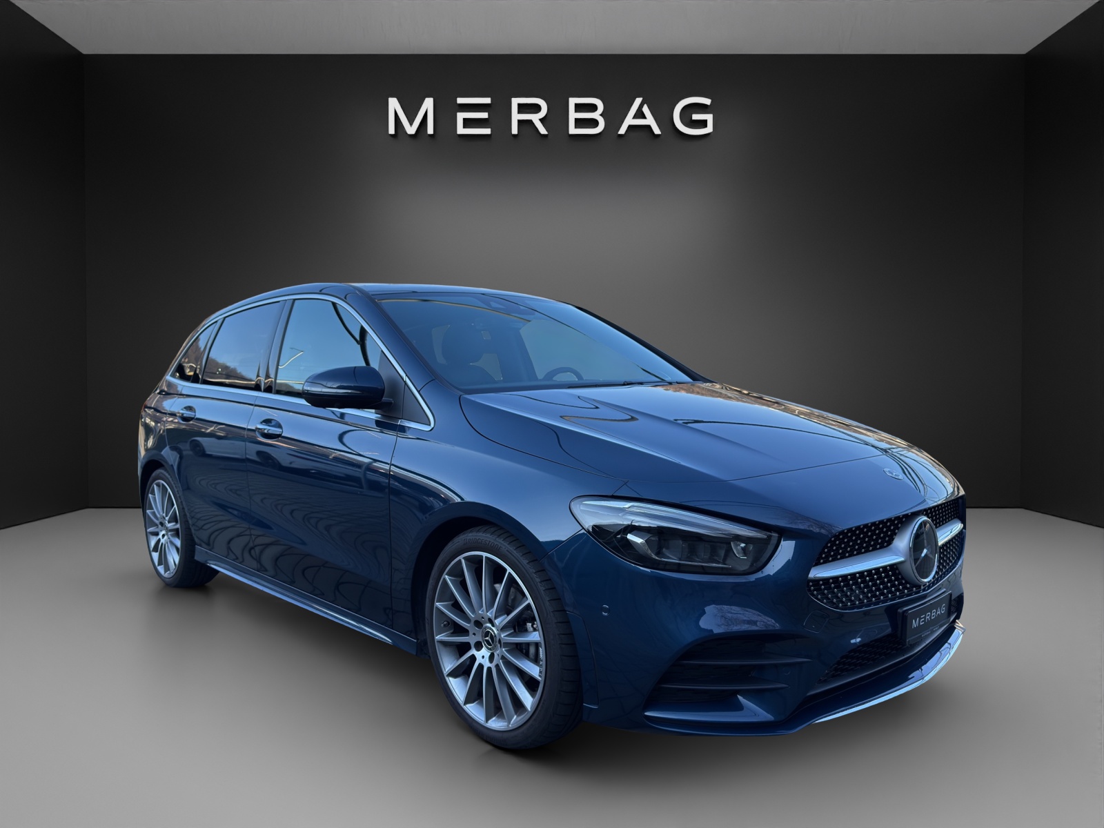 MERCEDES-BENZ B 200 4M AMG Line-image-5