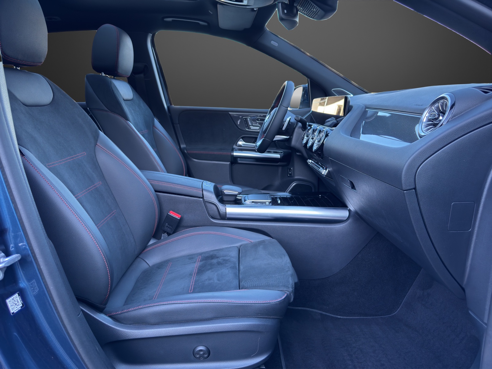 MERCEDES-BENZ B 200 4M AMG Line-image-11