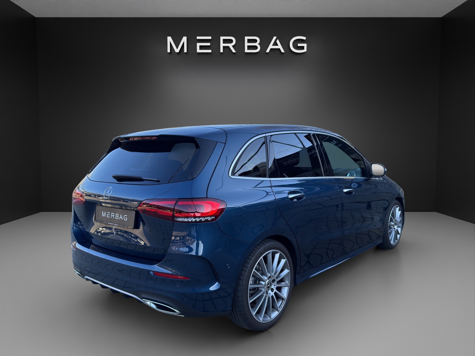 MERCEDES-BENZ B 200 4M AMG Line-image-4