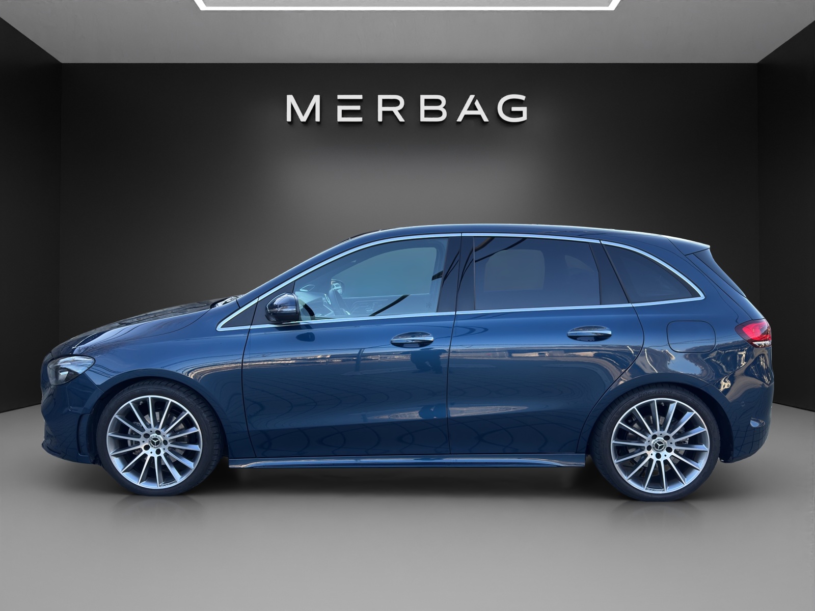 MERCEDES-BENZ B 200 4M AMG Line-image-1
