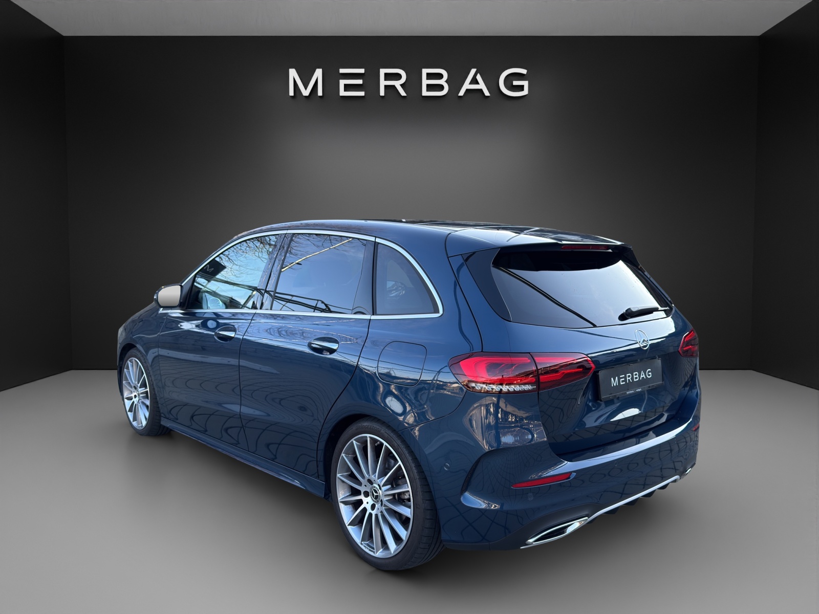 MERCEDES-BENZ B 200 4M AMG Line-image-2