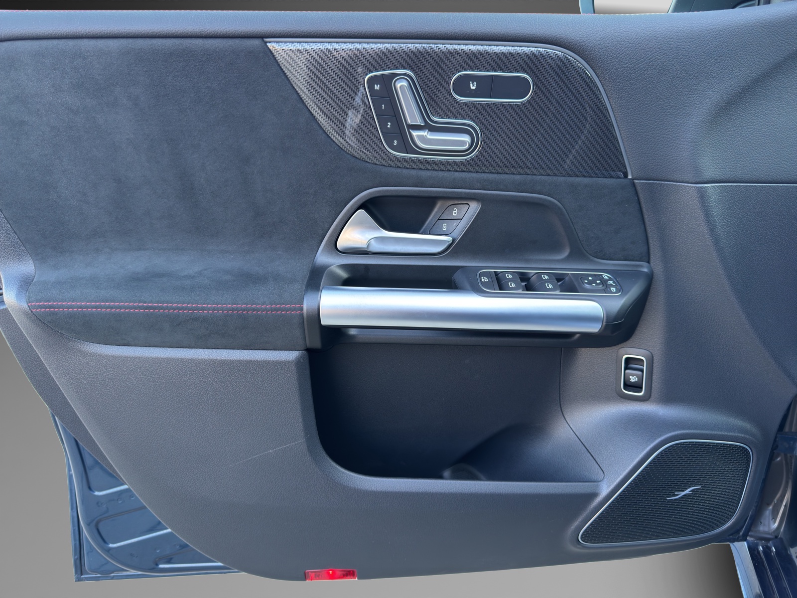 MERCEDES-BENZ B 200 4M AMG Line-image-12