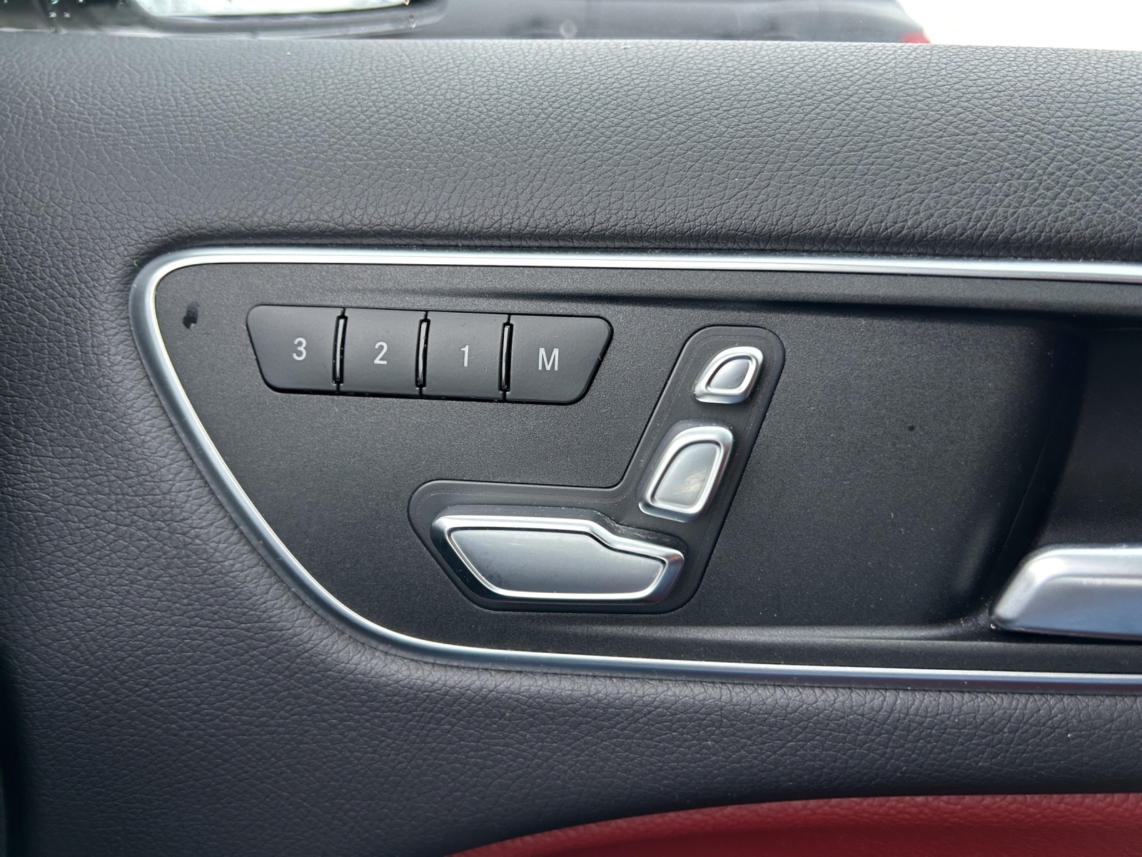 MERCEDES-BENZ B 220 CDI Swiss Star Edition AMG Line 4Matic-image-15