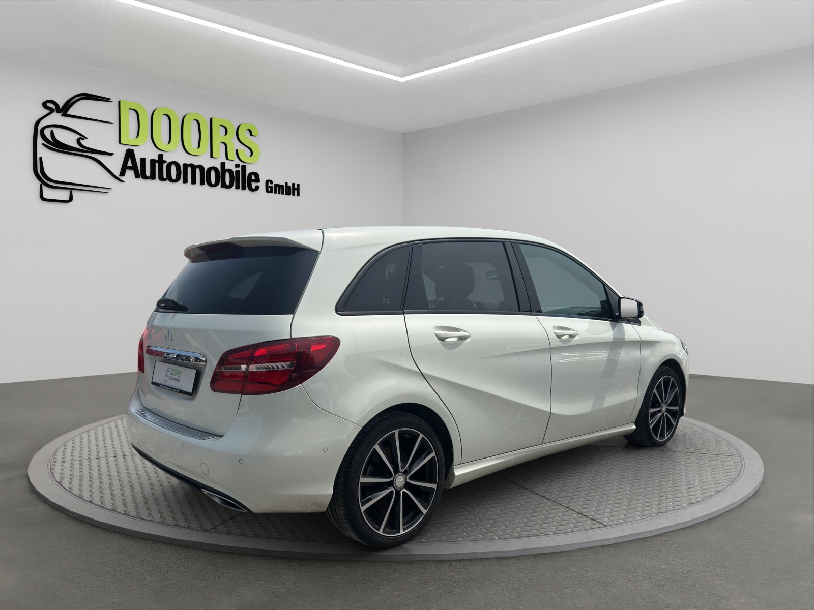 MERCEDES-BENZ B 220 CDI Swiss Star Edition AMG Line 4Matic-image-4