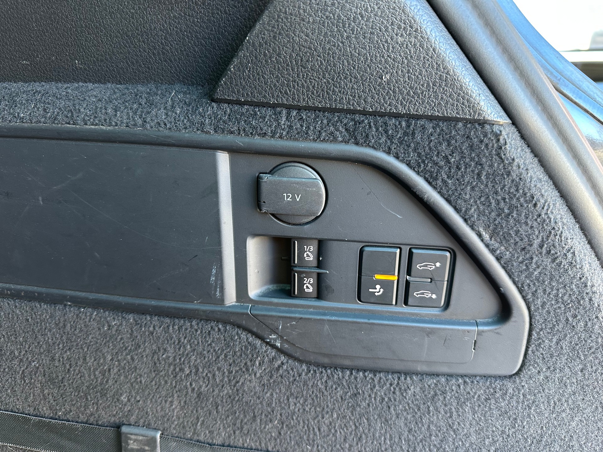 VW Touareg 4.2 V8 TDI Tiptronic-image-18