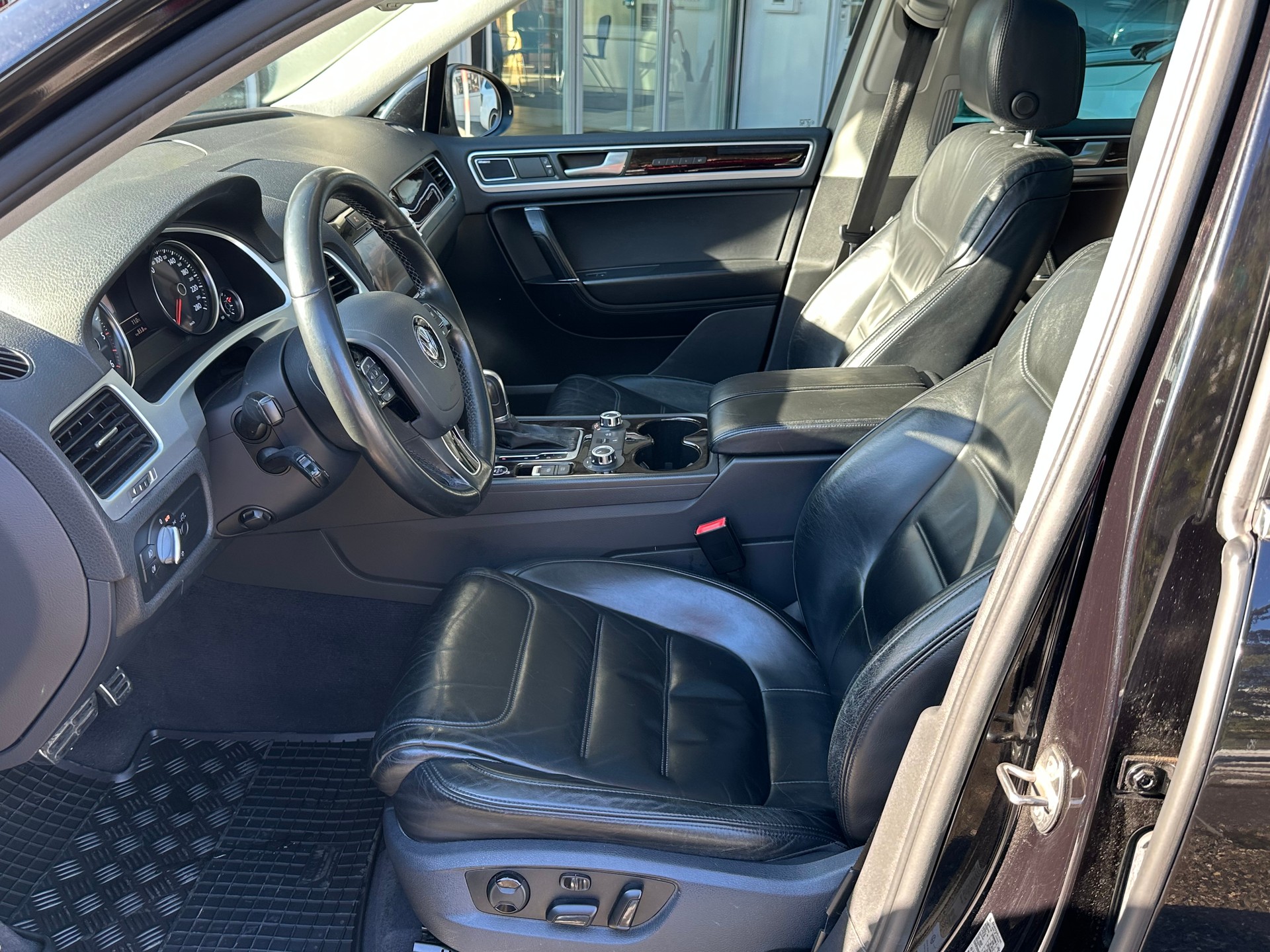 VW Touareg 4.2 V8 TDI Tiptronic-image-7