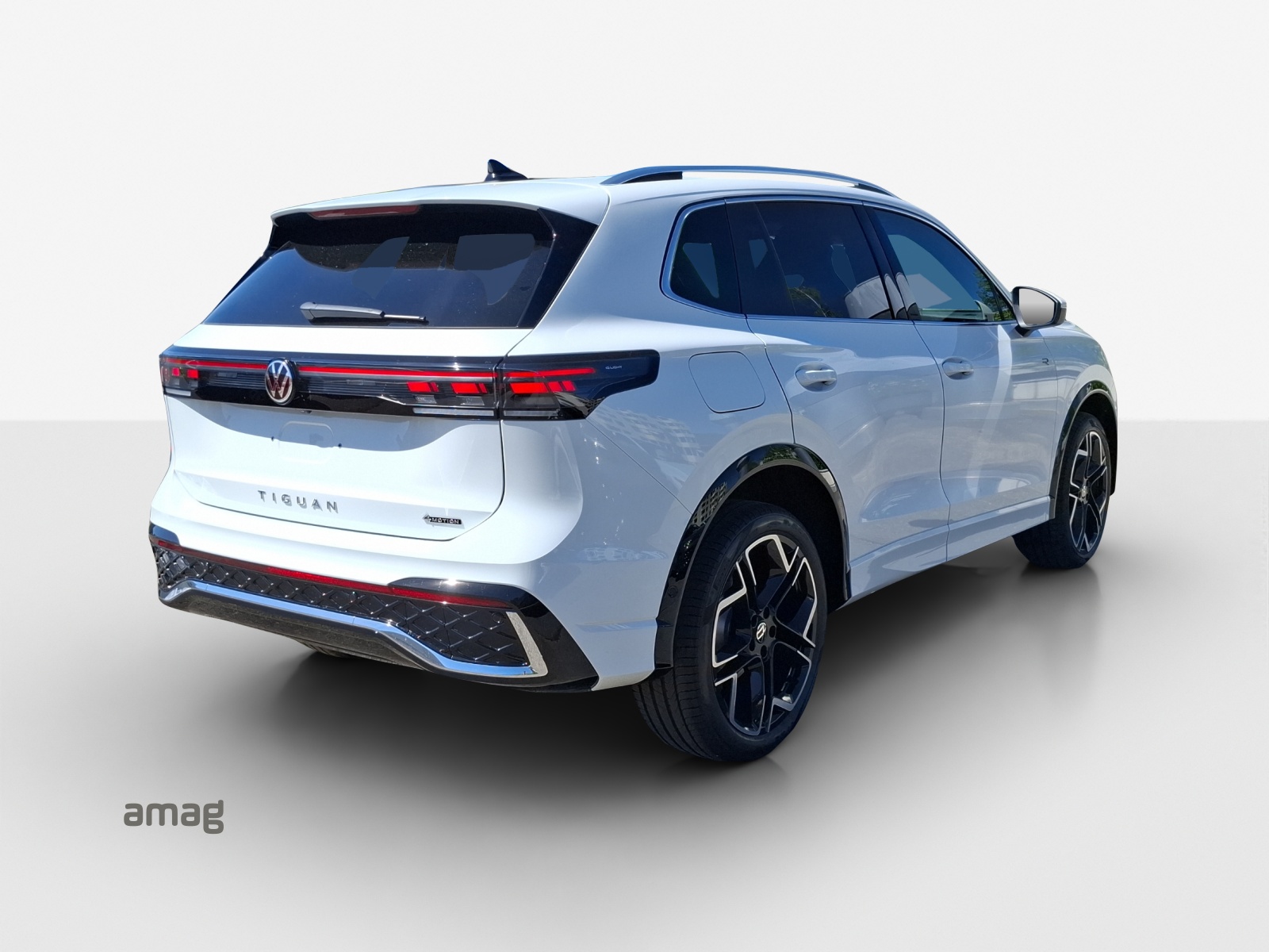 VW Tiguan 2.0 TSI DSG R-Line 4Motion-image-4