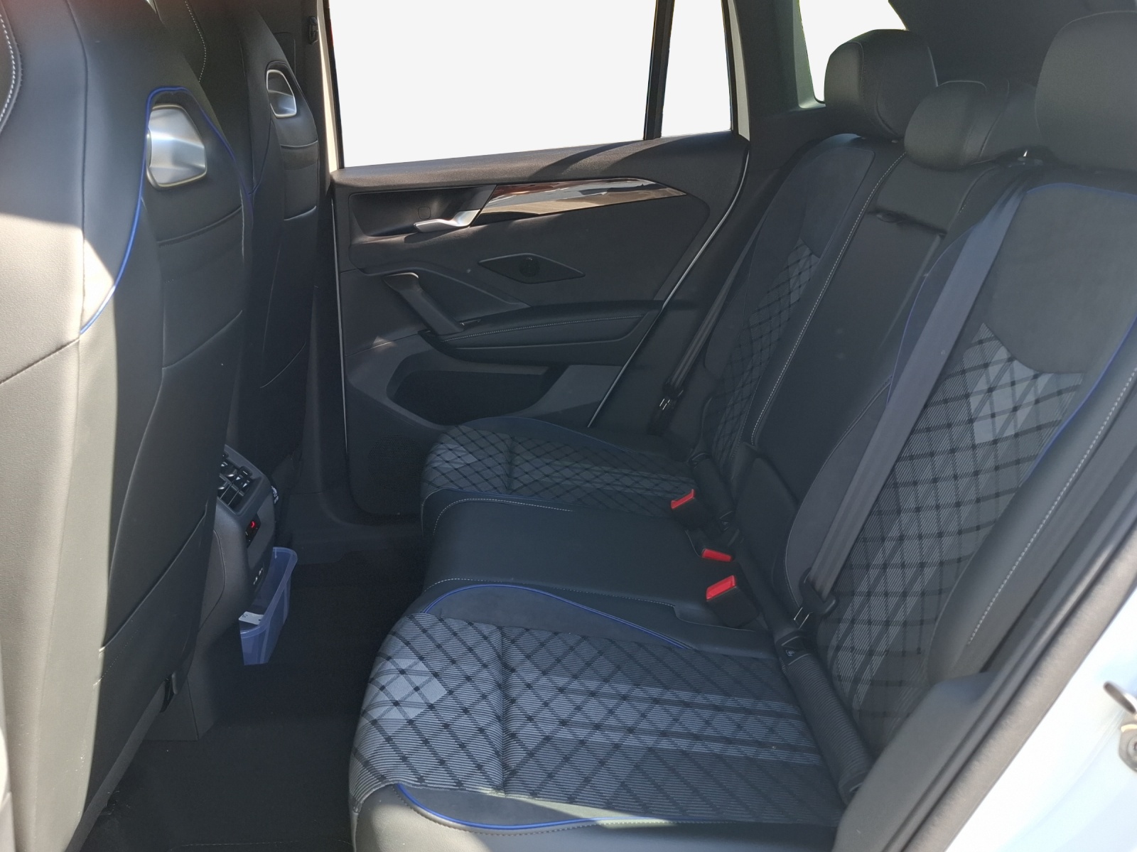 VW Tiguan 2.0 TSI DSG R-Line 4Motion-image-11