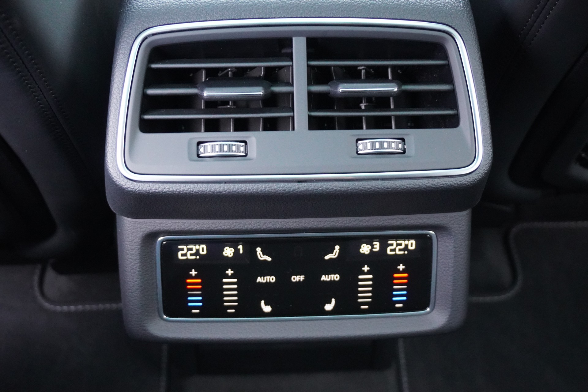 AUDI SQ8 e-tron quattro-image-19
