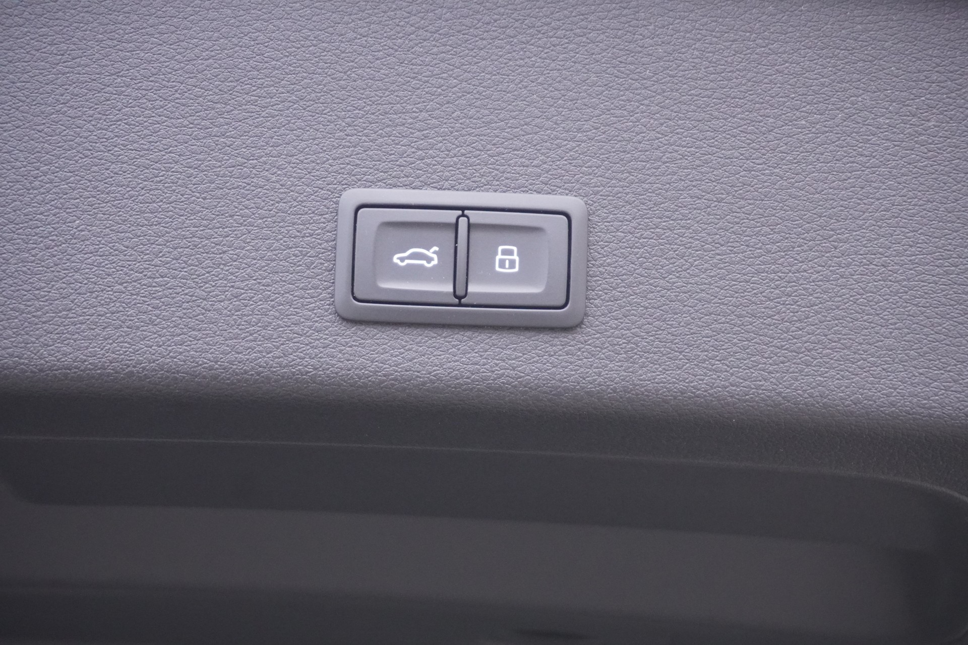AUDI SQ8 e-tron quattro-image-11