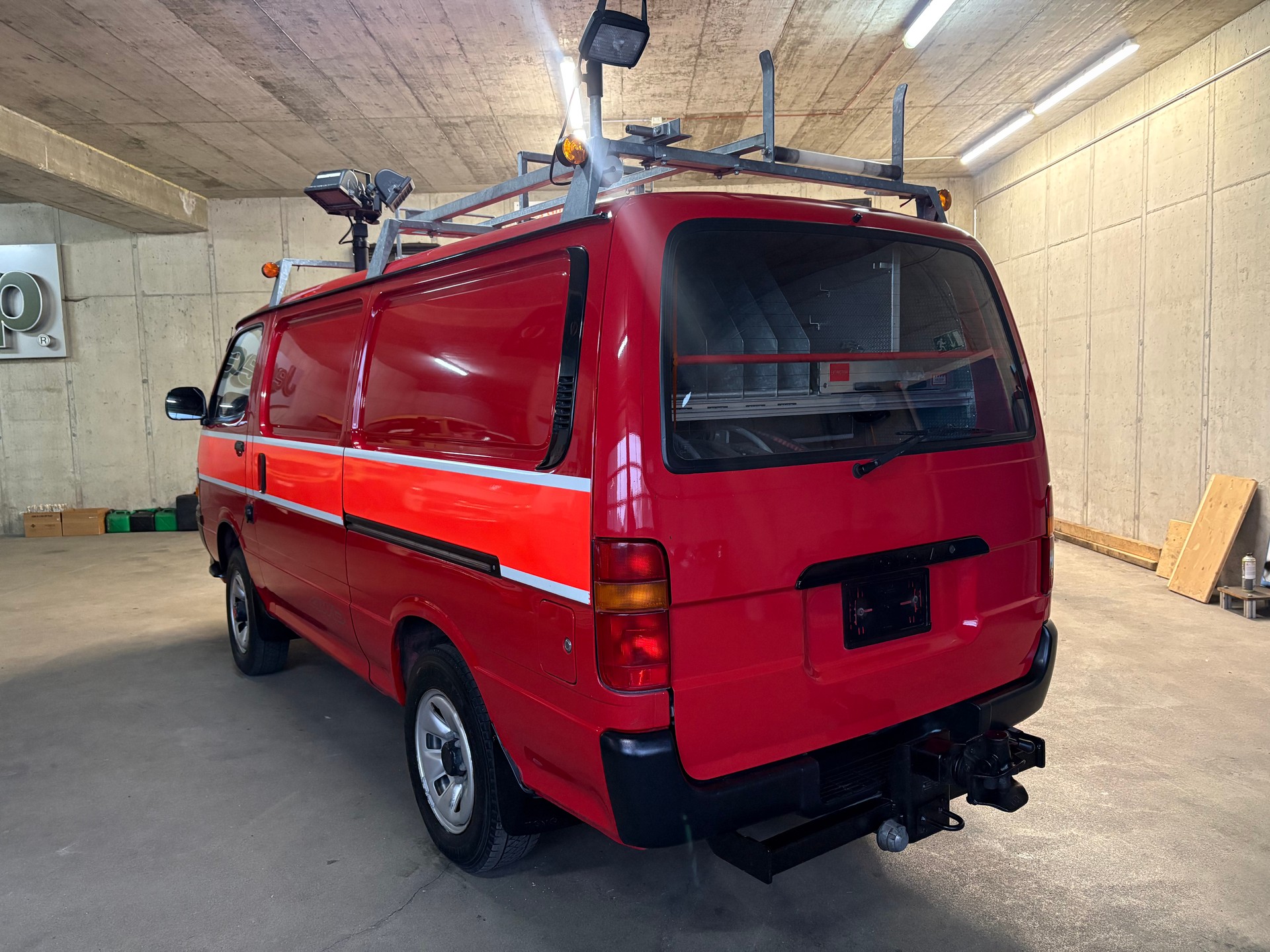 TOYOTA Hiace 2.4 EFI 4x4 Wagon-image-5