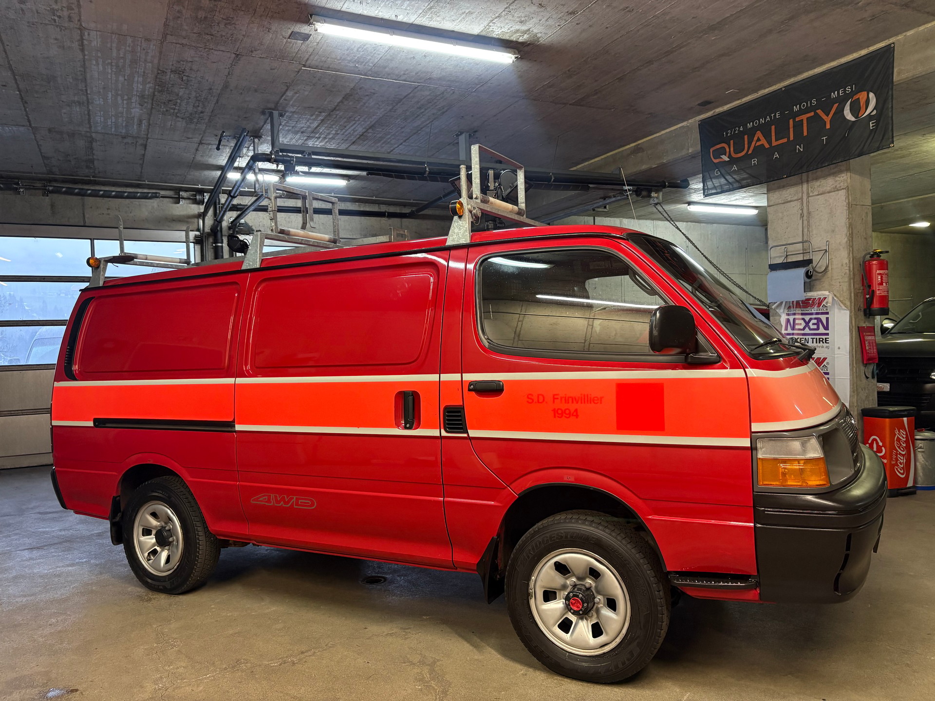 TOYOTA Hiace 2.4 EFI 4x4 Wagon-image-0
