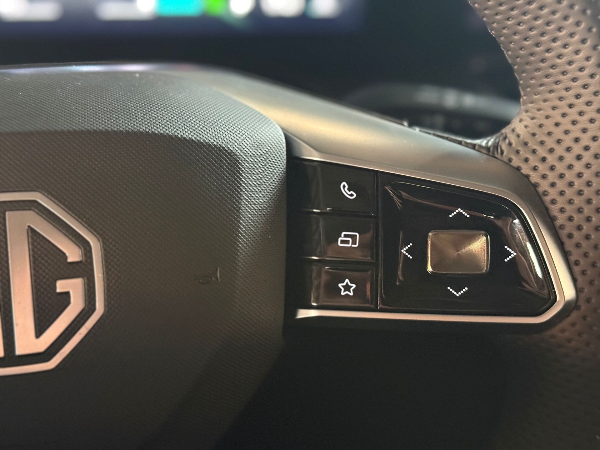 MG HS 1.5 T PHEV Luxury-image-12