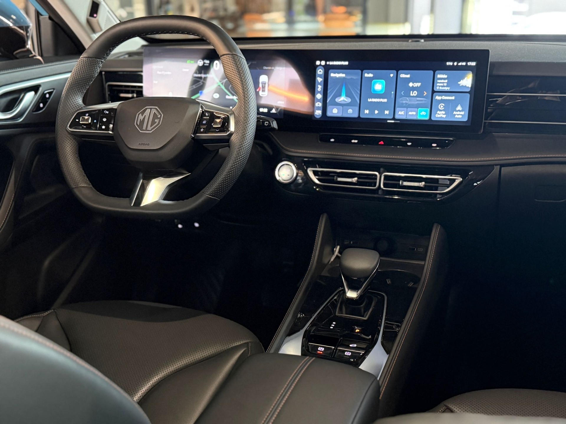 MG HS 1.5 T PHEV Luxury-image-10