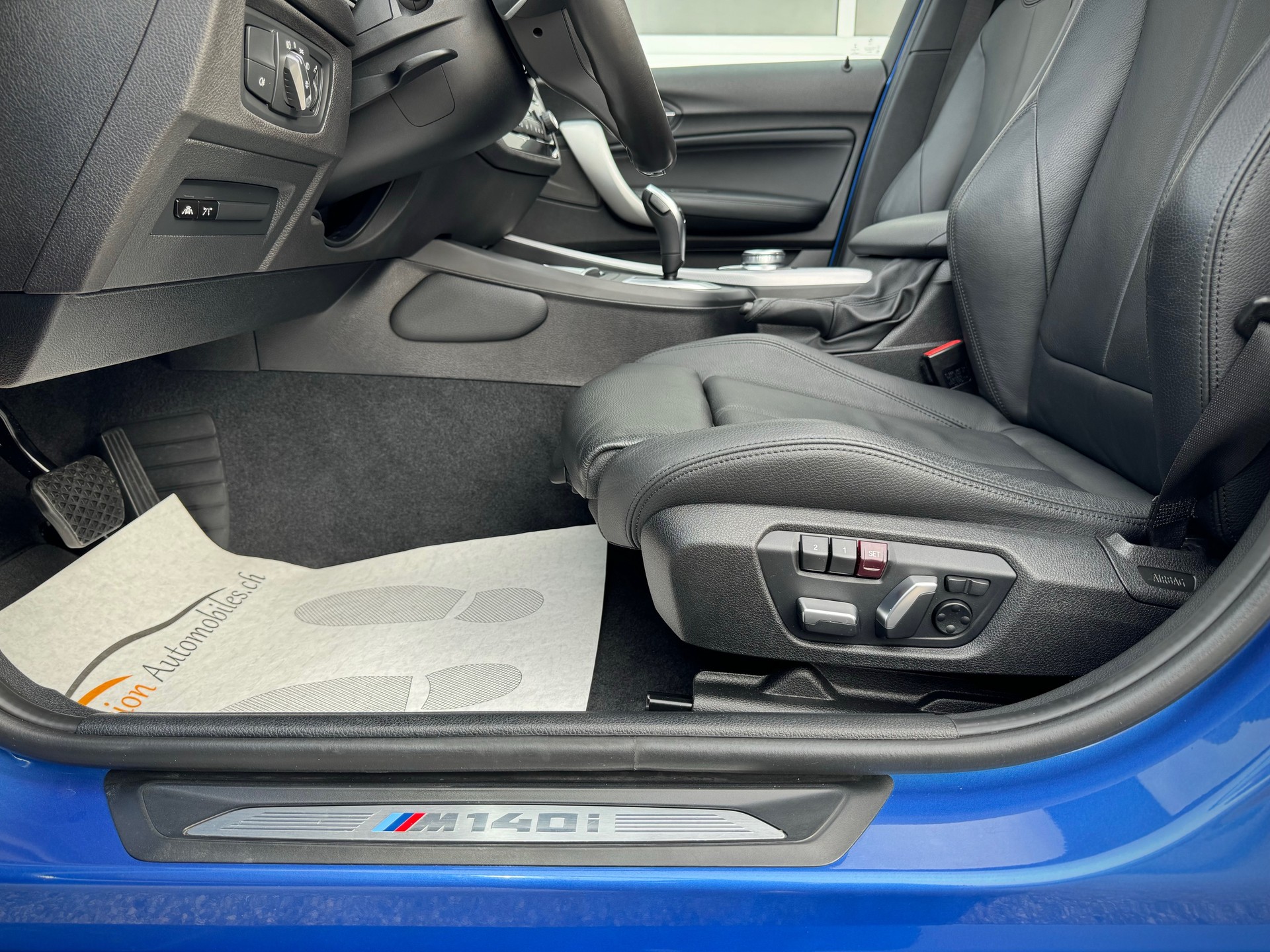BMW M140i xDrive Steptronic - Véhicule Suisse (CH)-image-9