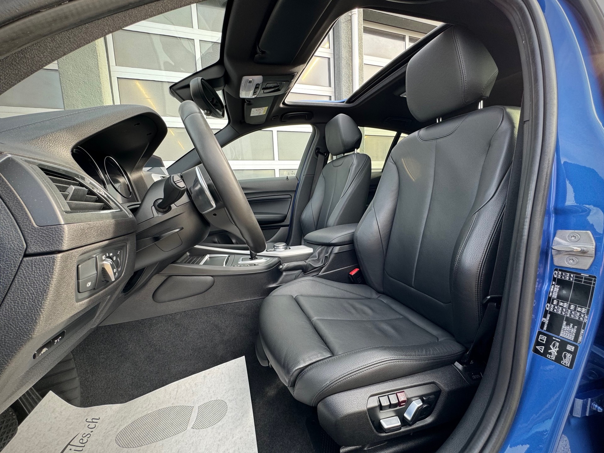 BMW M140i xDrive Steptronic - Véhicule Suisse (CH)-image-8