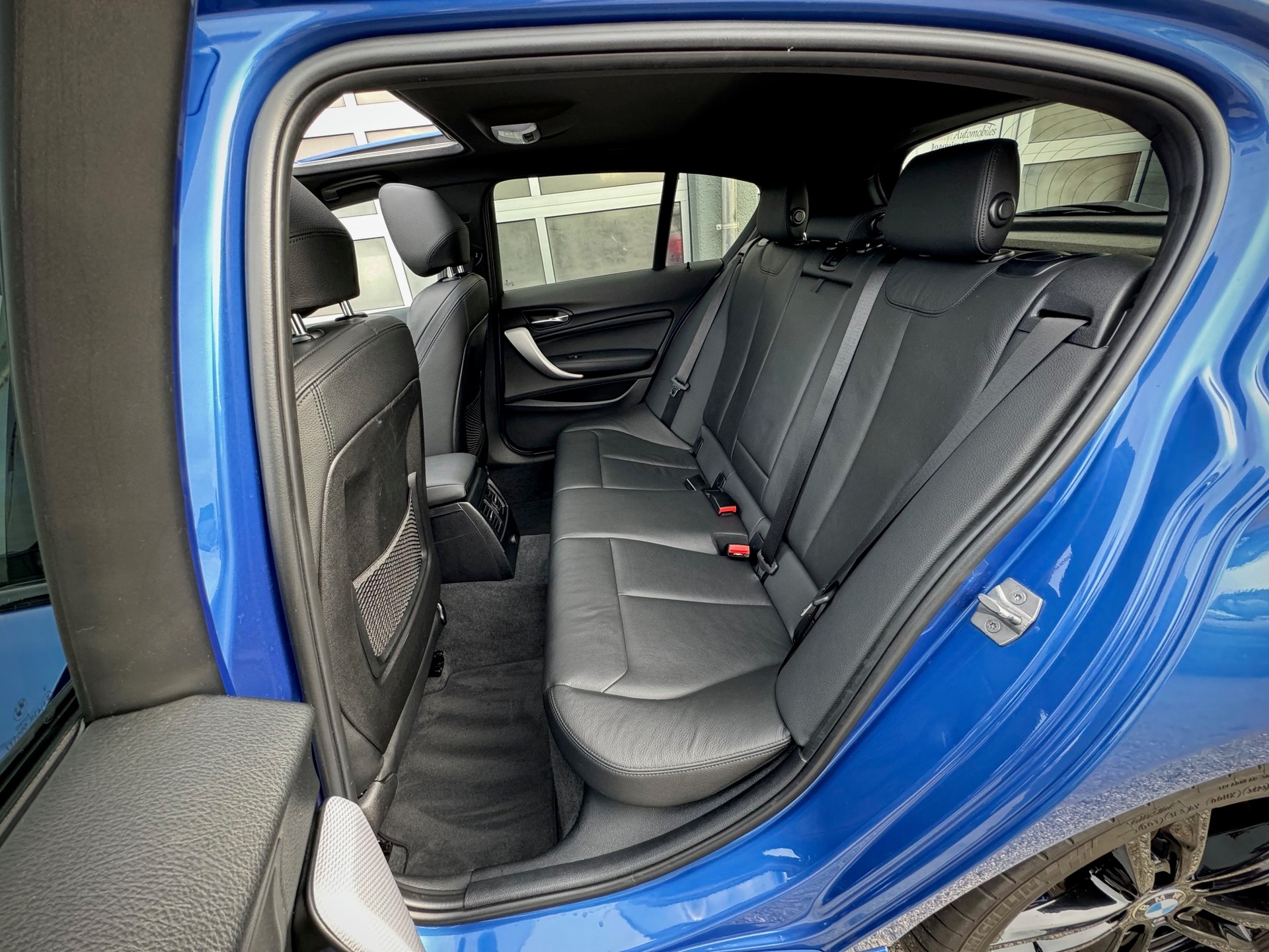 BMW M140i xDrive Steptronic - Véhicule Suisse (CH)-image-10