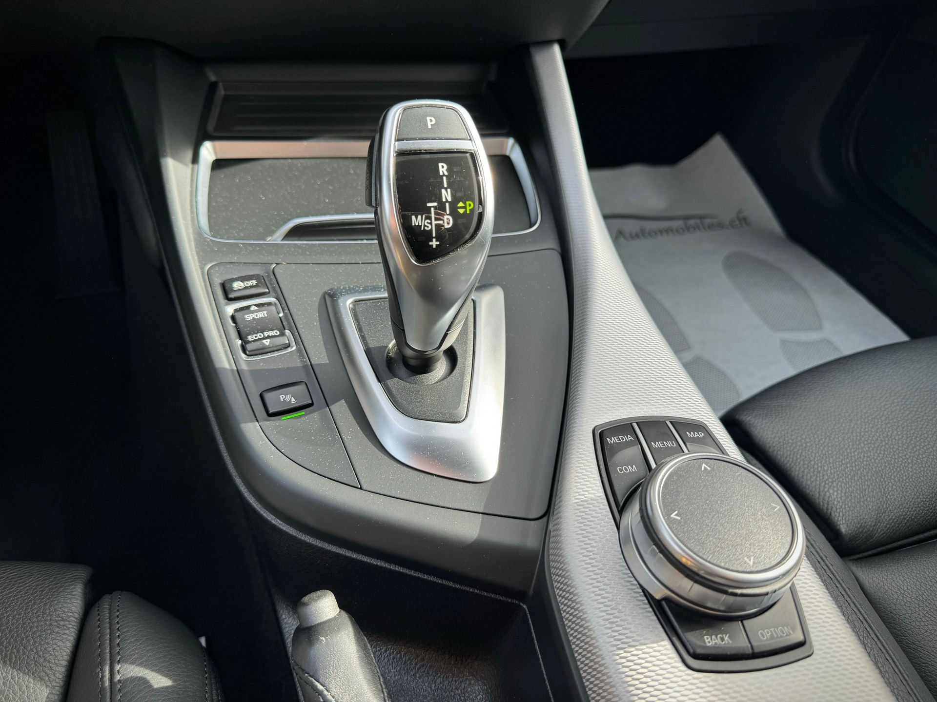 BMW M140i xDrive Steptronic - Véhicule Suisse (CH)-image-12