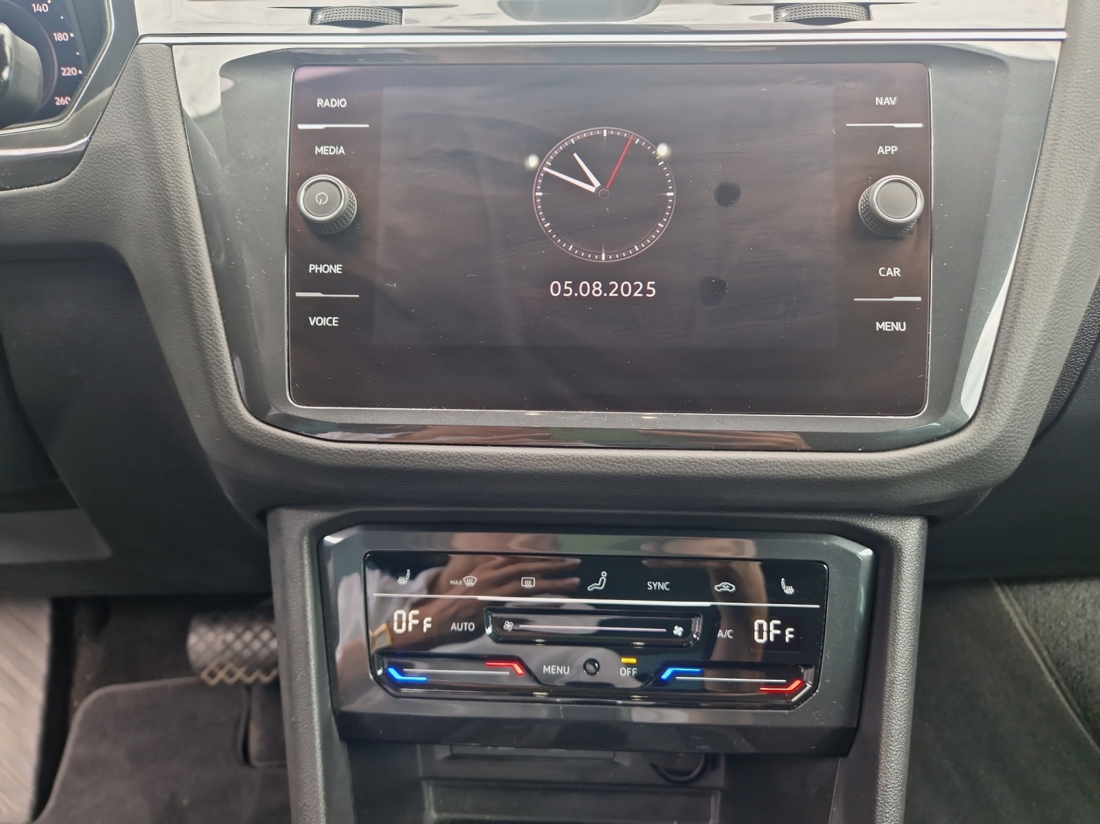 VW Tiguan 2.0 TDI SCR Elegance 4Motion DSG-image-10