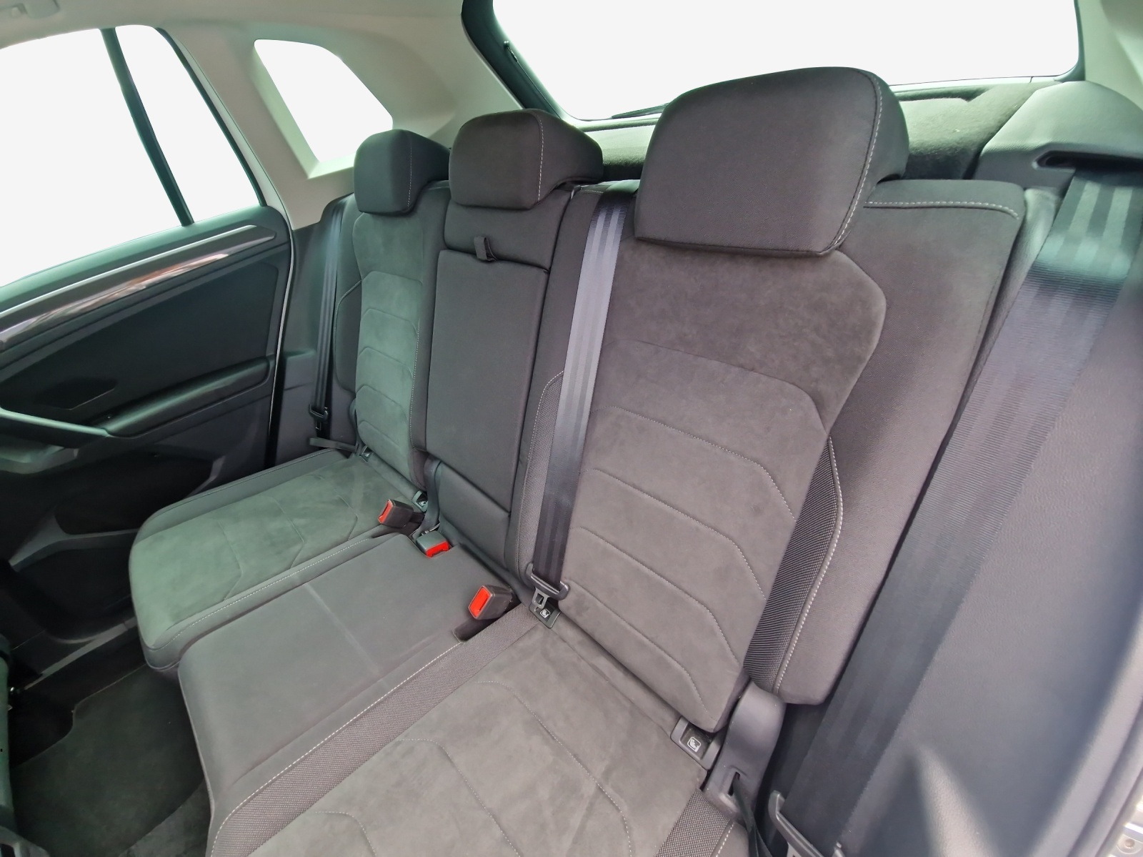 VW Tiguan 2.0 TDI SCR Elegance 4Motion DSG-image-11