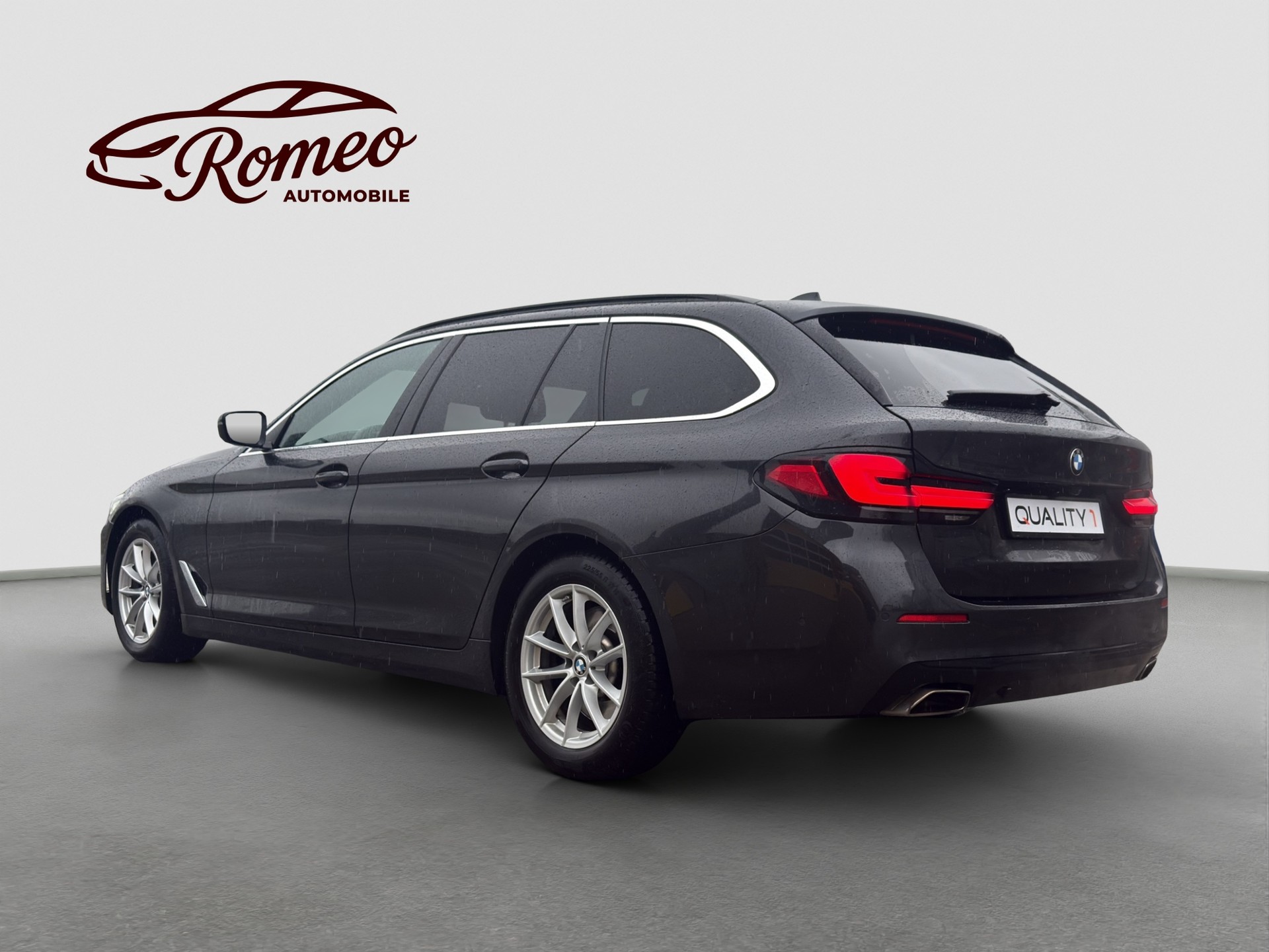 BMW 530d xDrive 48V Touring Steptronic ** CH Auto ** 1. Hand ** Neues Modell **-image-1