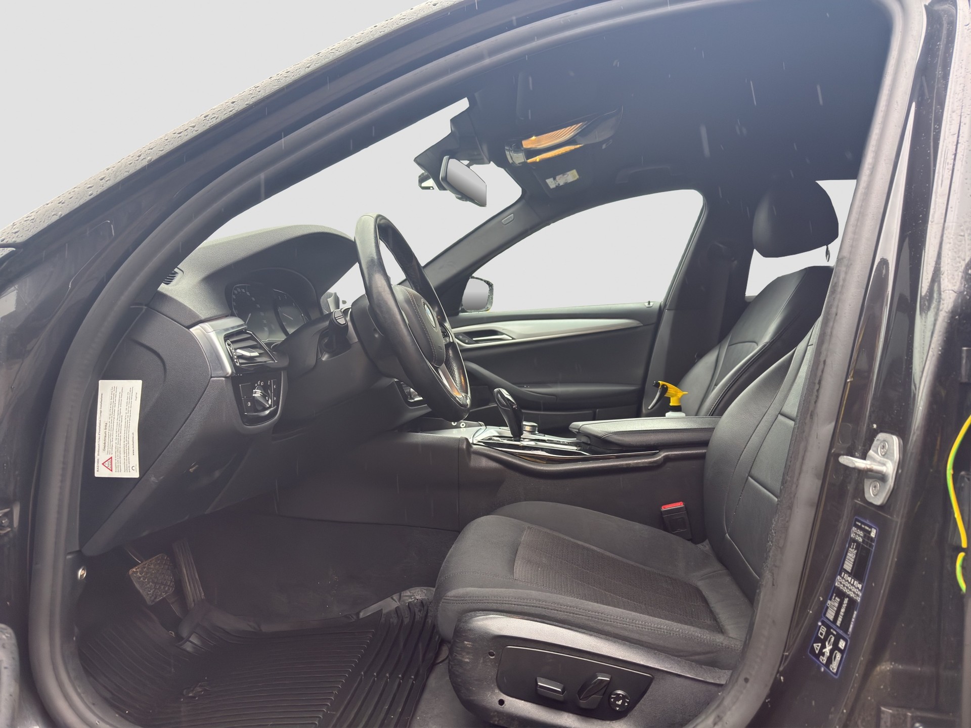 BMW 530d xDrive 48V Touring Steptronic ** CH Auto ** 1. Hand ** Neues Modell **-image-8