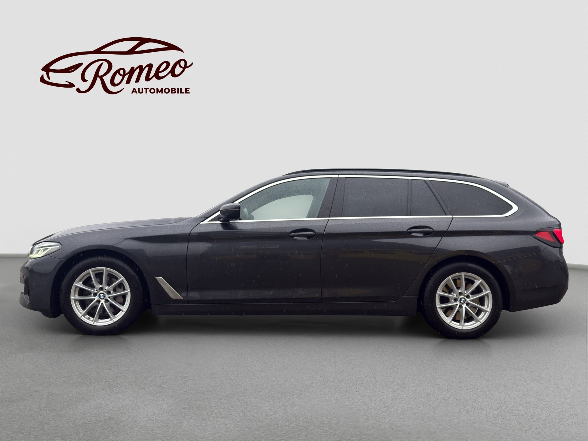 BMW 530d xDrive 48V Touring Steptronic ** CH Auto ** 1. Hand ** Neues Modell **-image-5