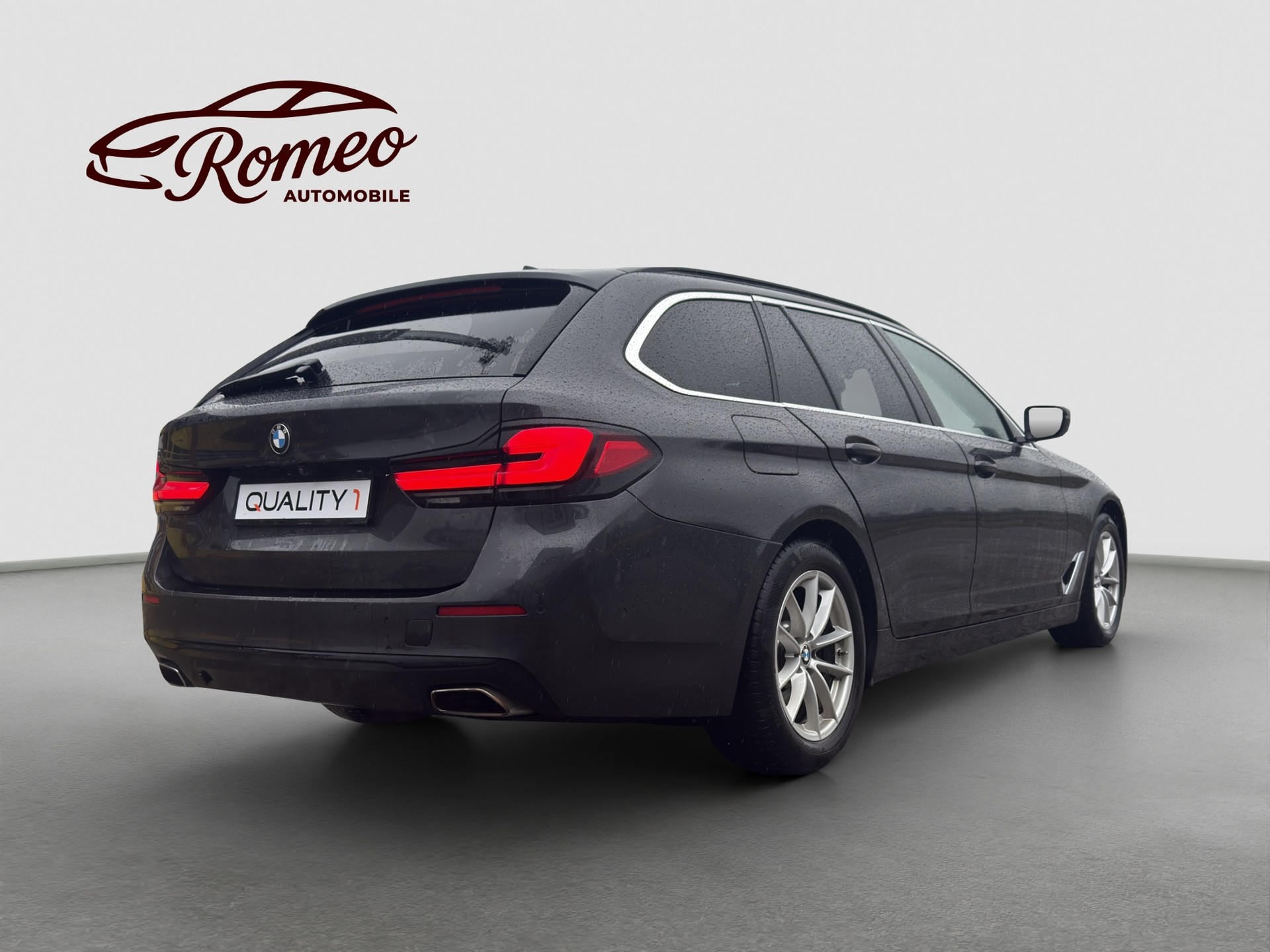 BMW 530d xDrive 48V Touring Steptronic ** CH Auto ** 1. Hand ** Neues Modell **-image-2
