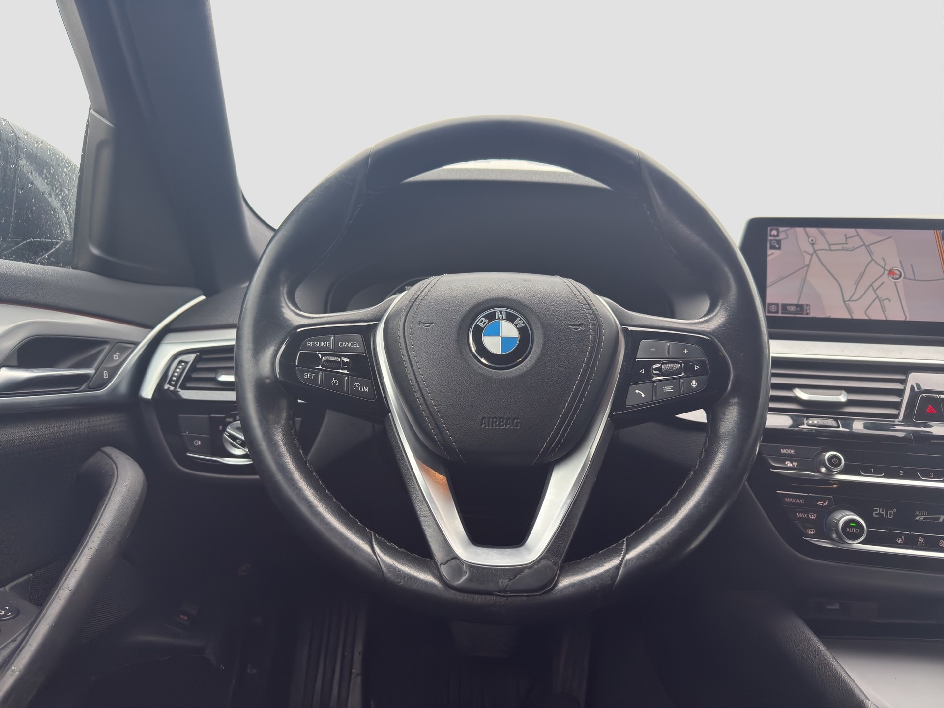 BMW 530d xDrive 48V Touring Steptronic ** CH Auto ** 1. Hand ** Neues Modell **-image-10