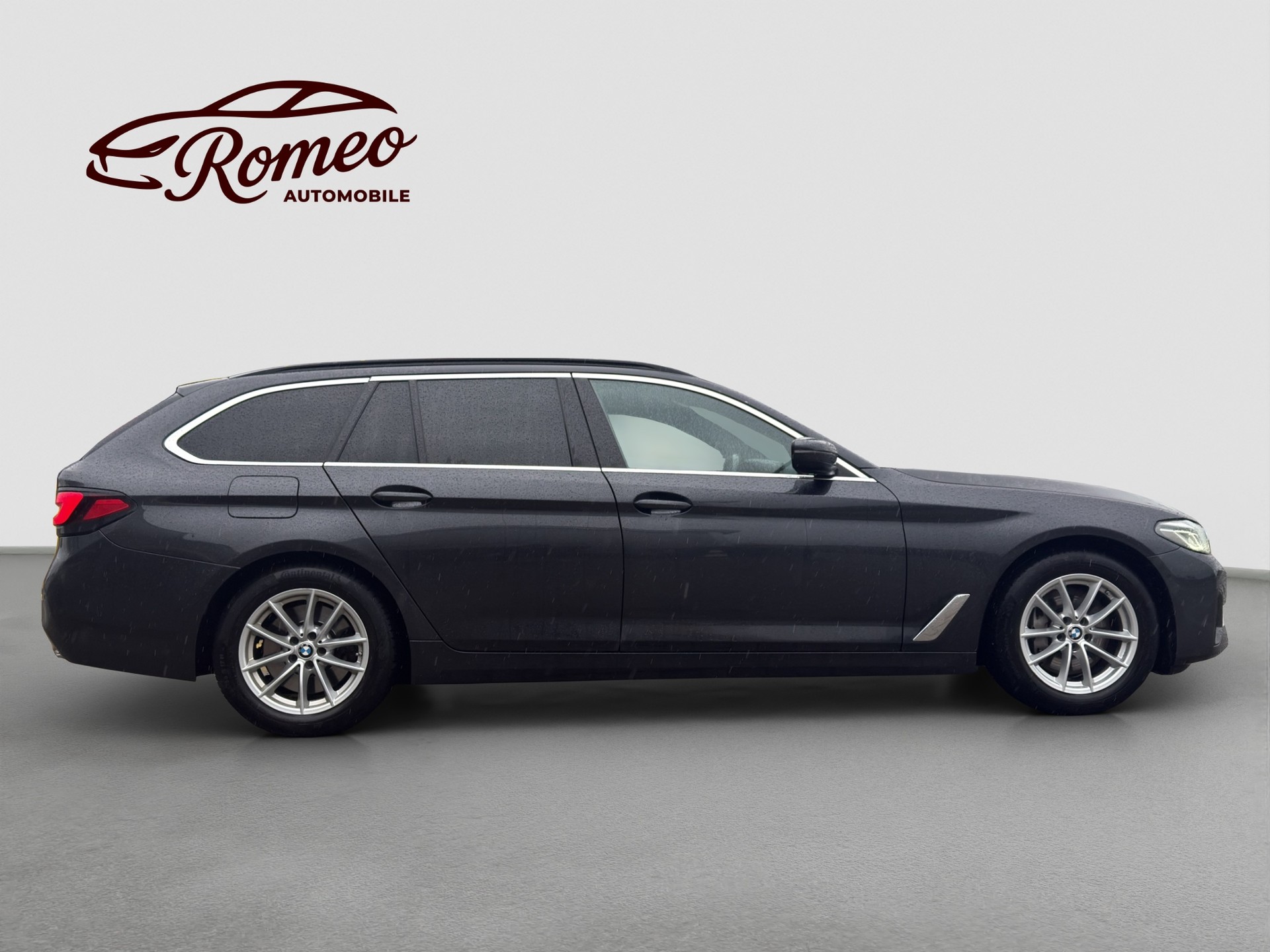BMW 530d xDrive 48V Touring Steptronic ** CH Auto ** 1. Hand ** Neues Modell **-image-4