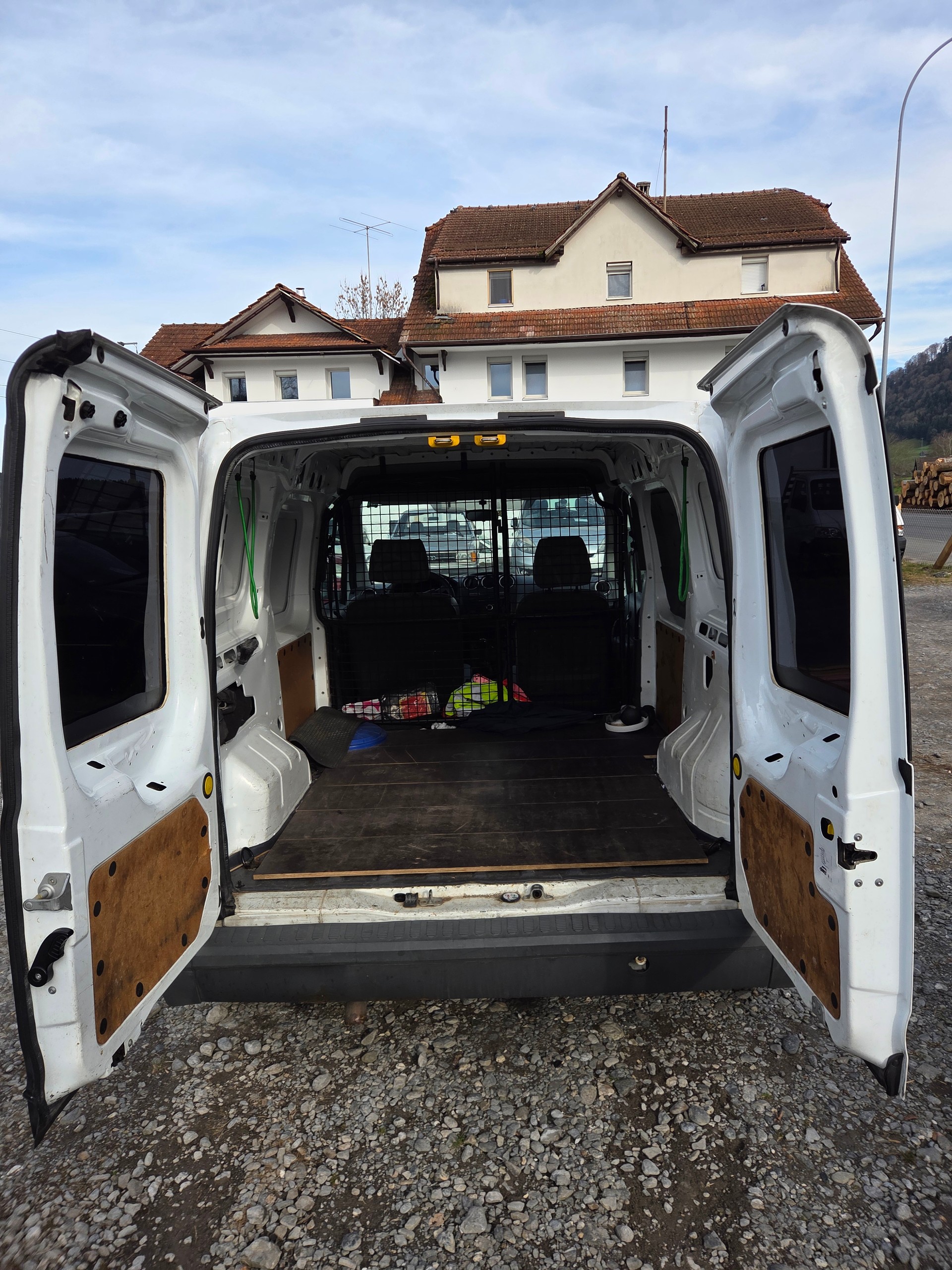 FORD Transit Connect Van T220 1.8 TDCi S Level 3-image-4