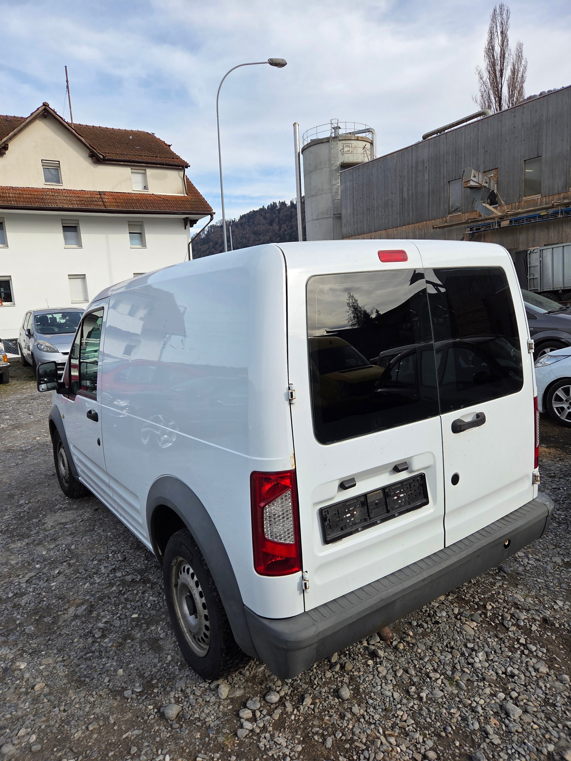 FORD Transit Connect Van T220 1.8 TDCi S Level 3-image-3